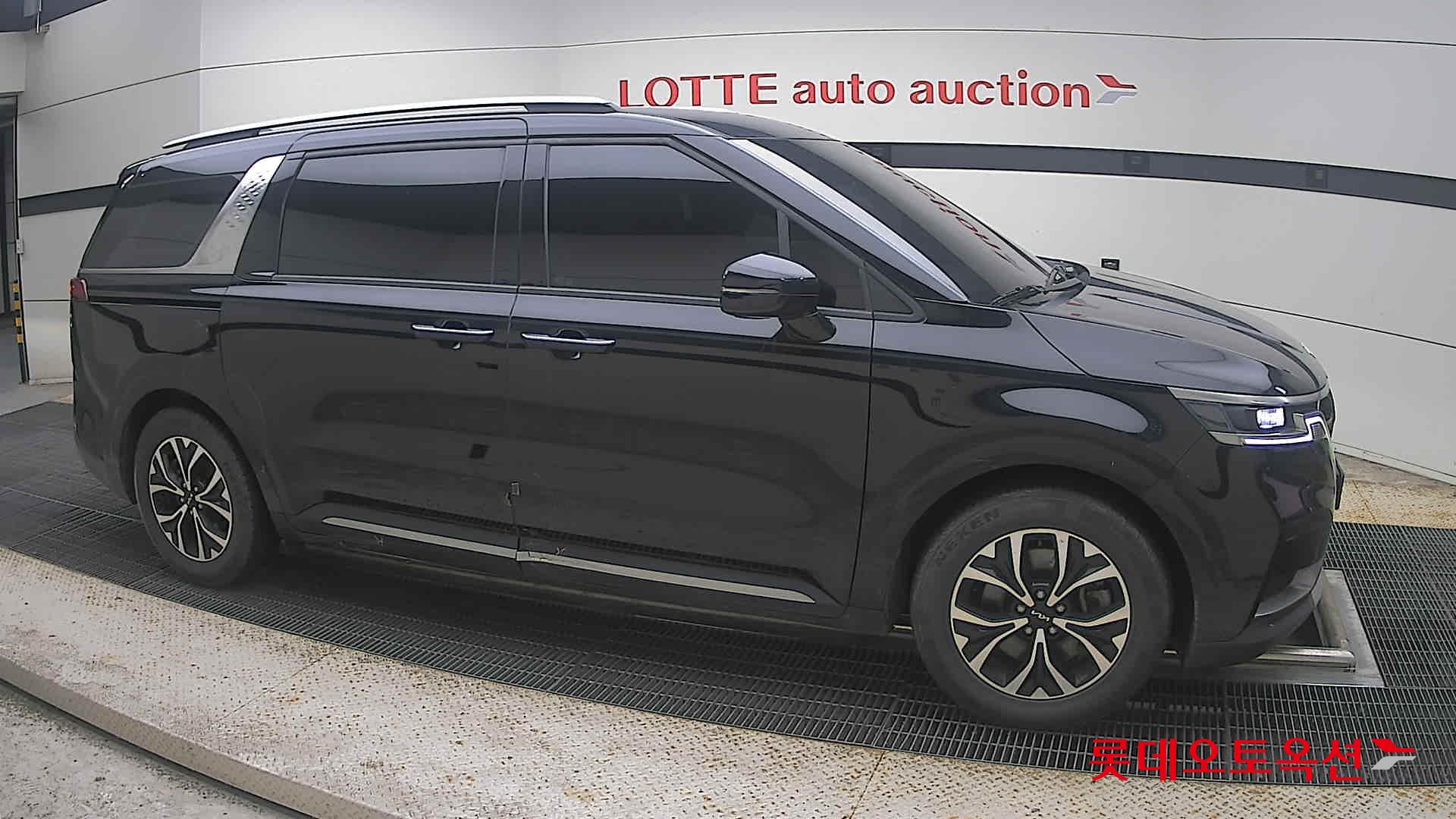 2023 - kia carnival