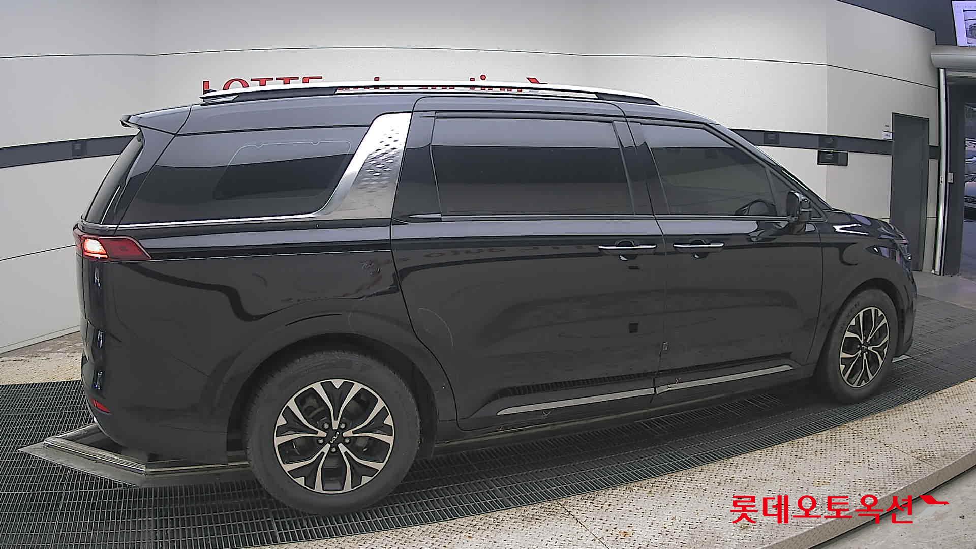 2023 - kia carnival