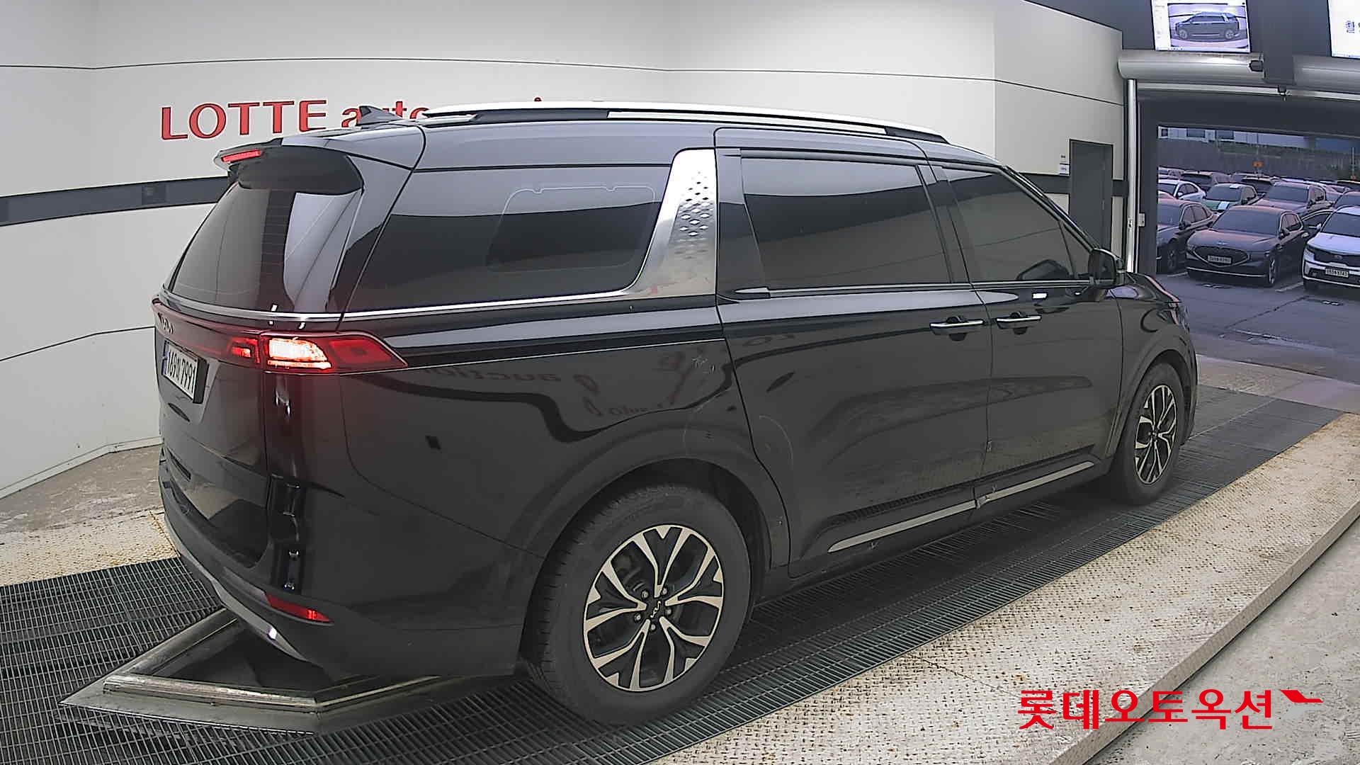 2023 - kia carnival