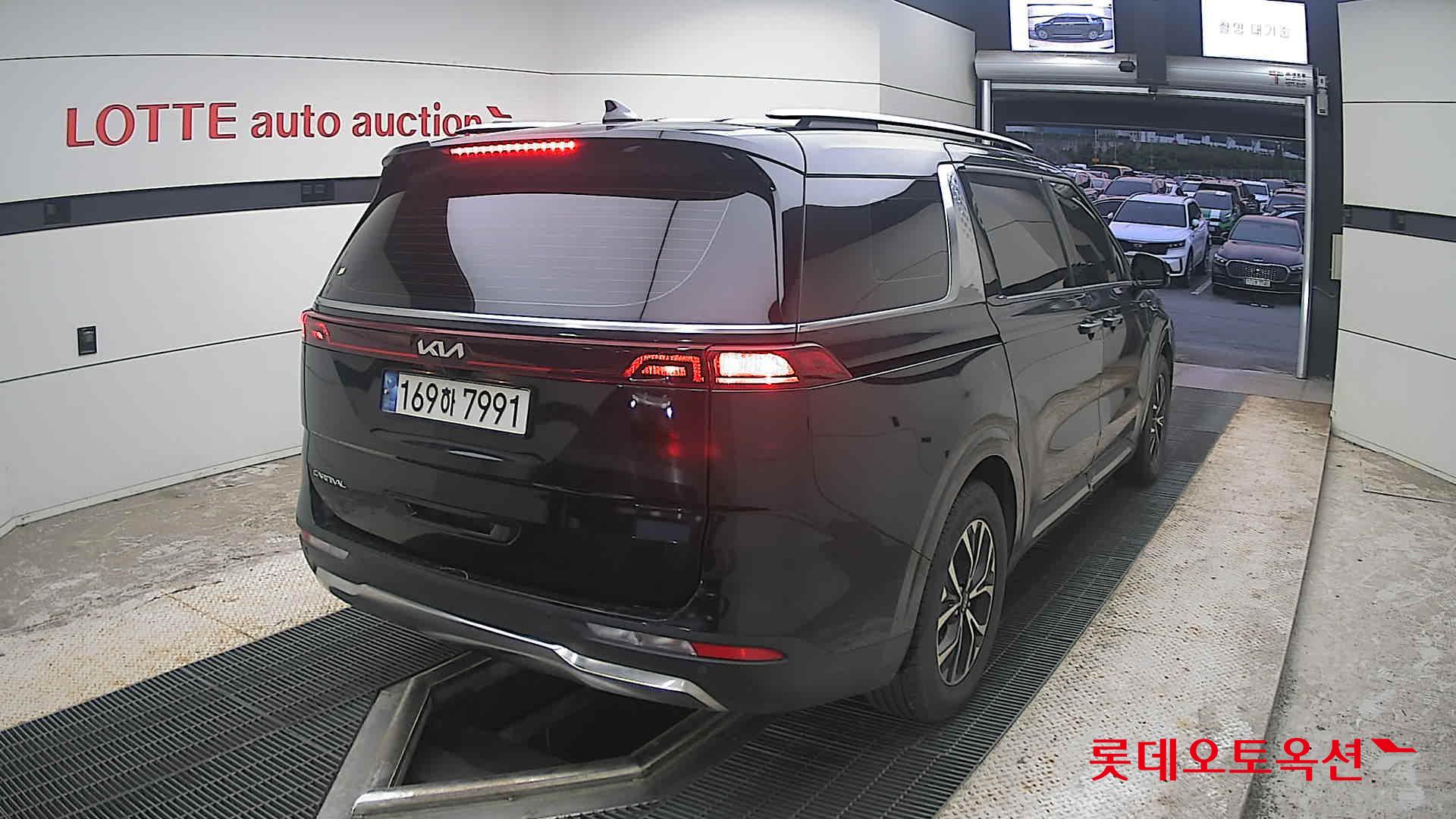 2023 - kia carnival