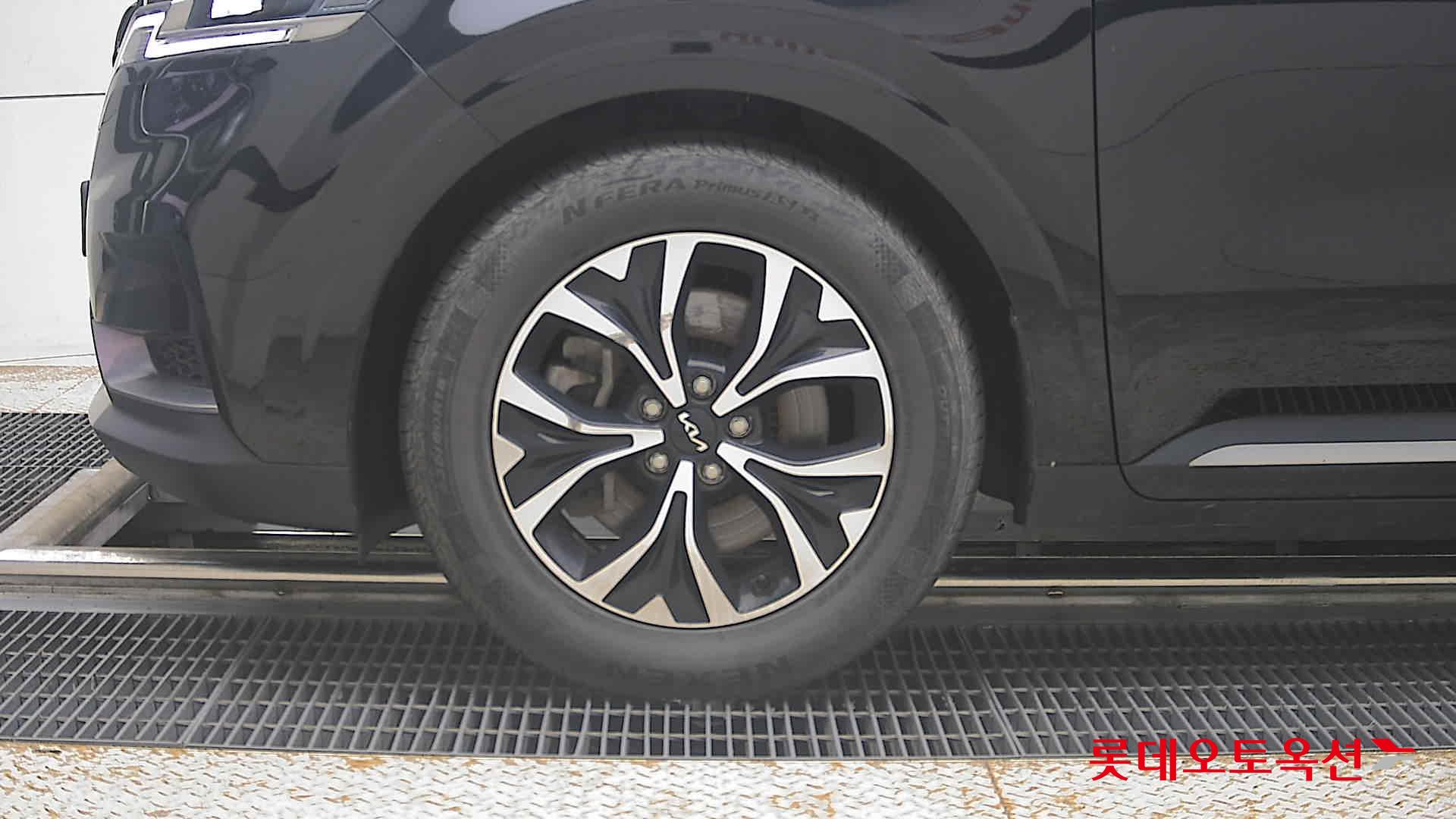 2023 - kia carnival