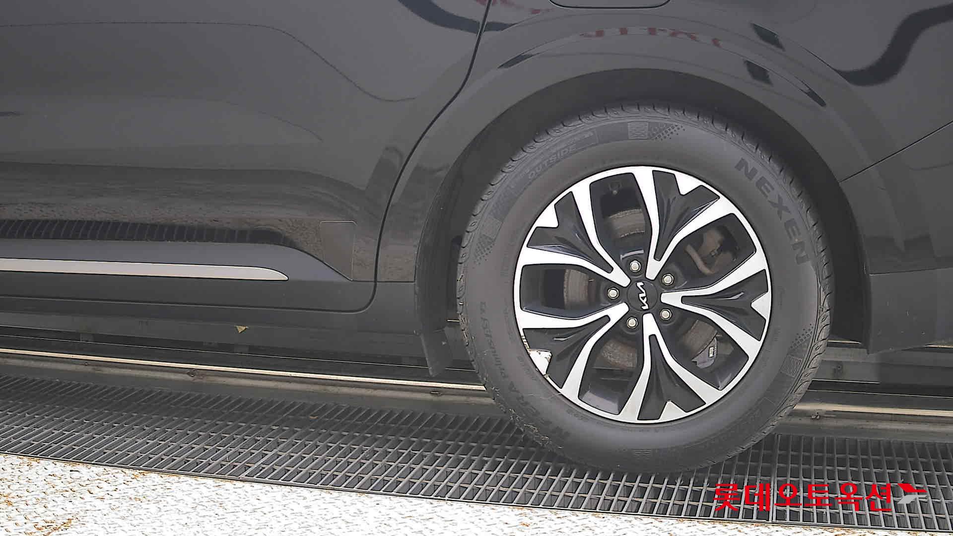 2023 - kia carnival