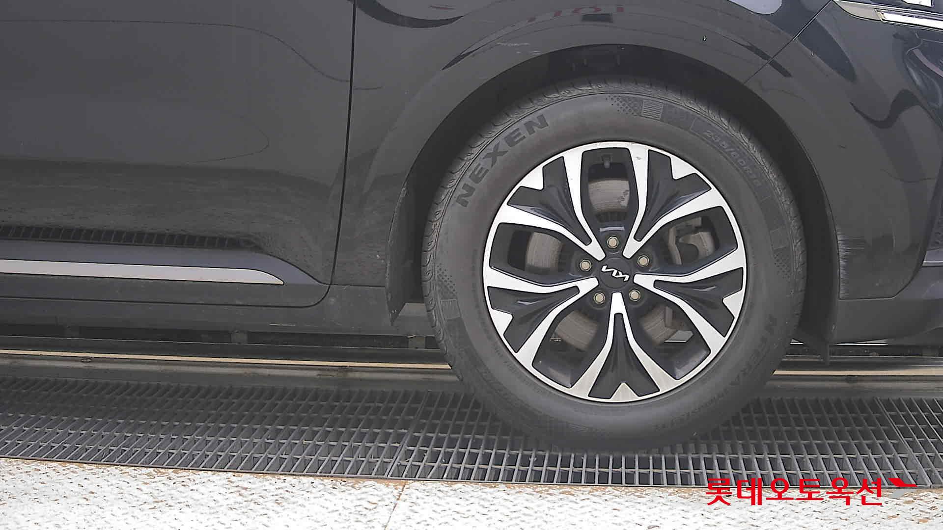 2023 - kia carnival