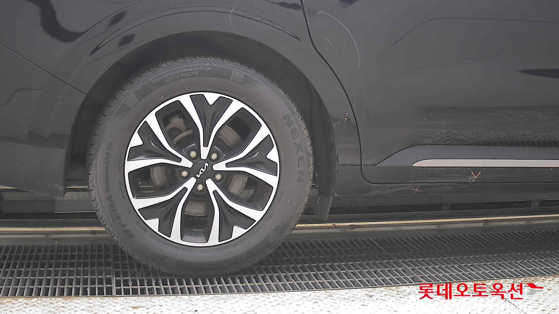 2023 - kia carnival