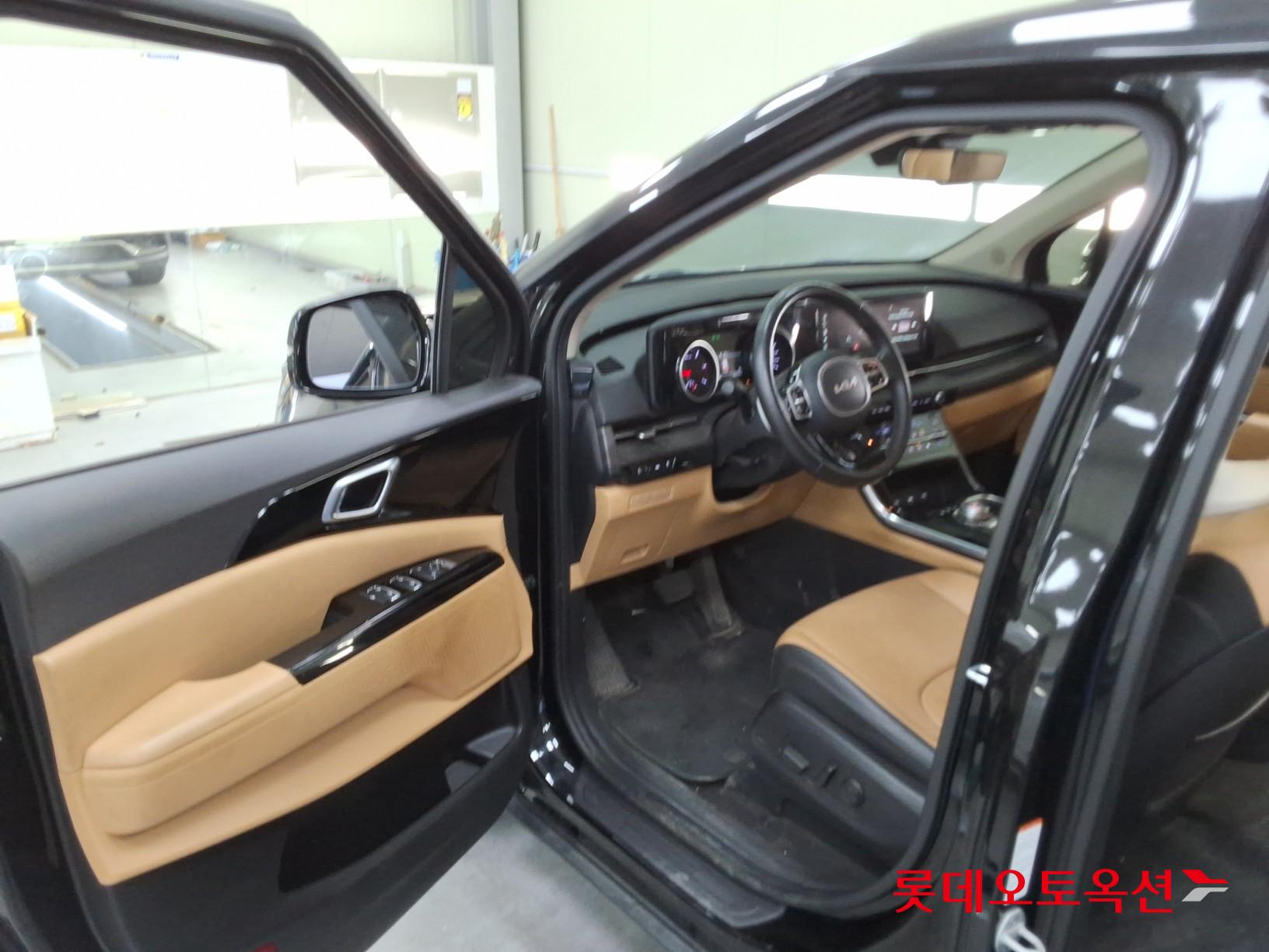 2023 - kia carnival