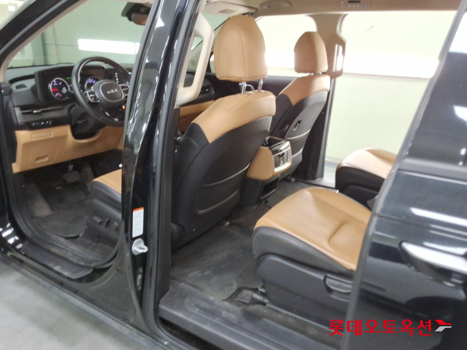 2023 - kia carnival