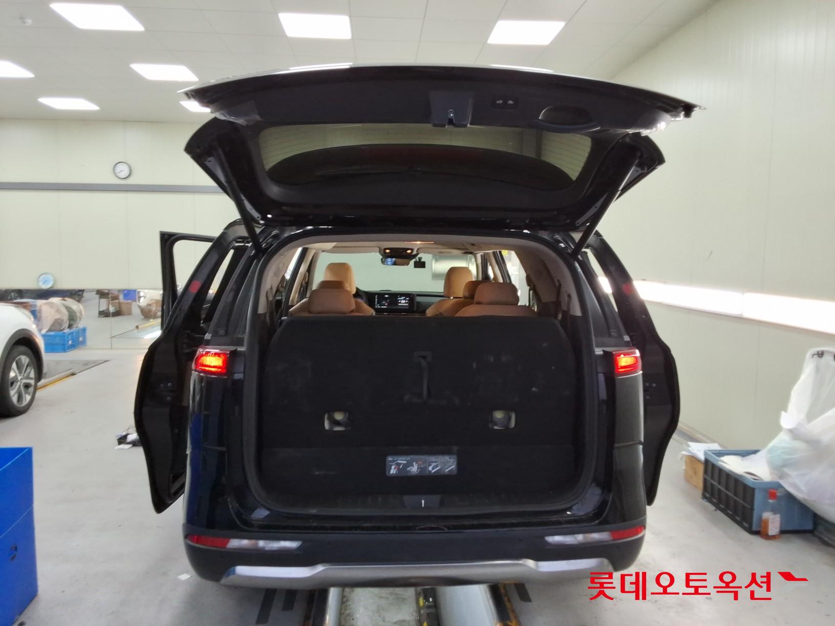 2023 - kia carnival