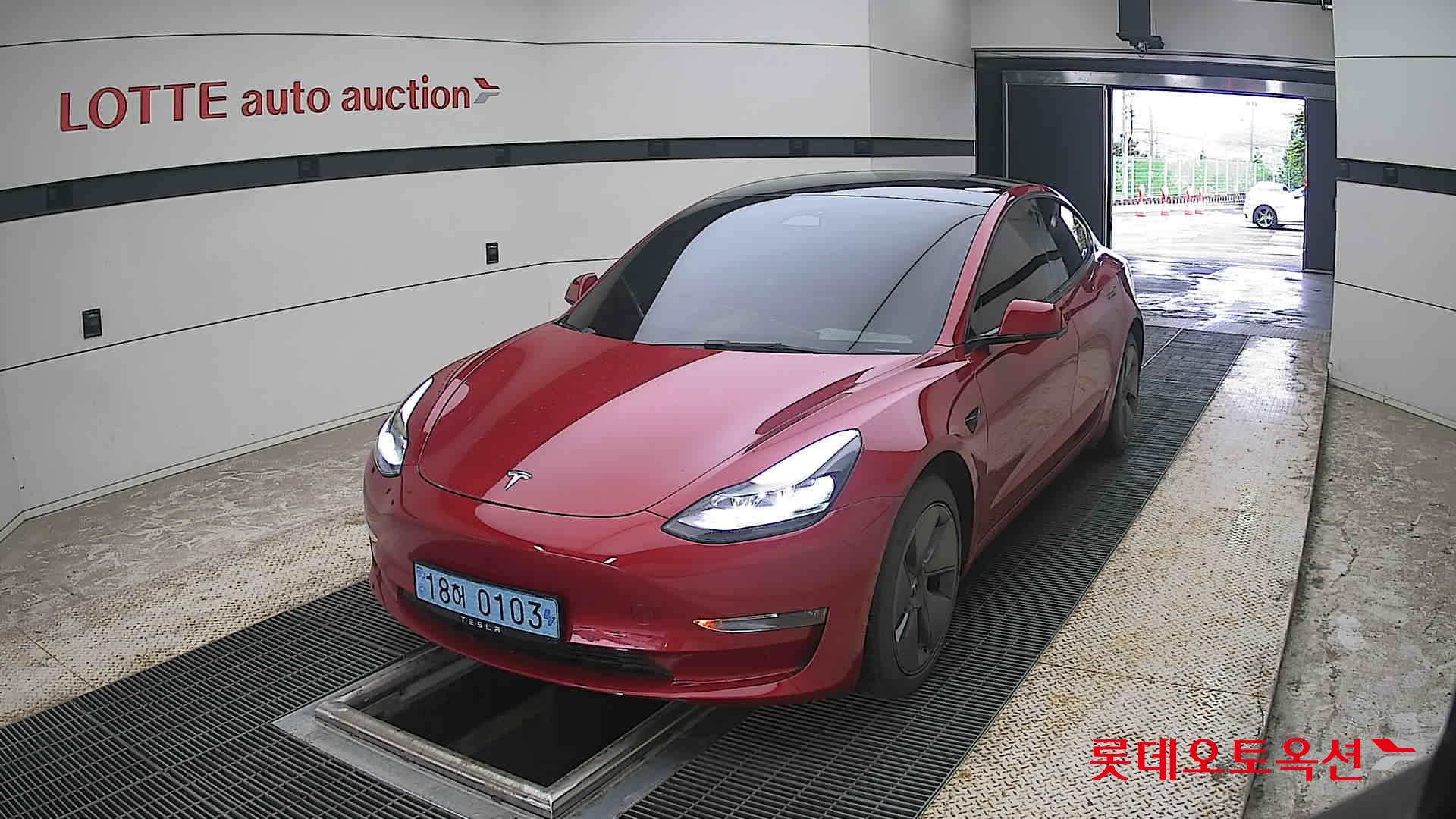 2022 - tesla model 3