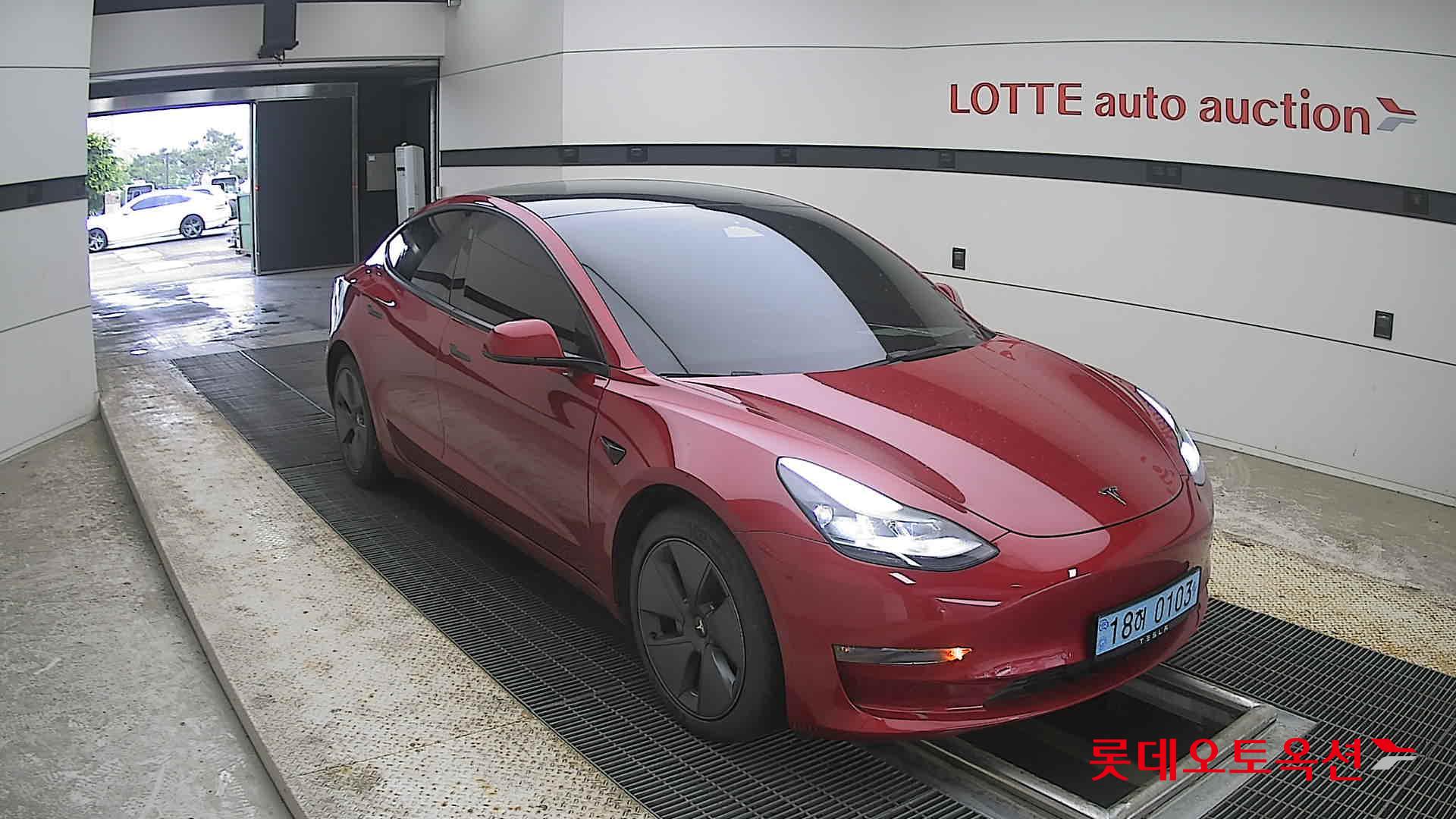 2022 - tesla model 3