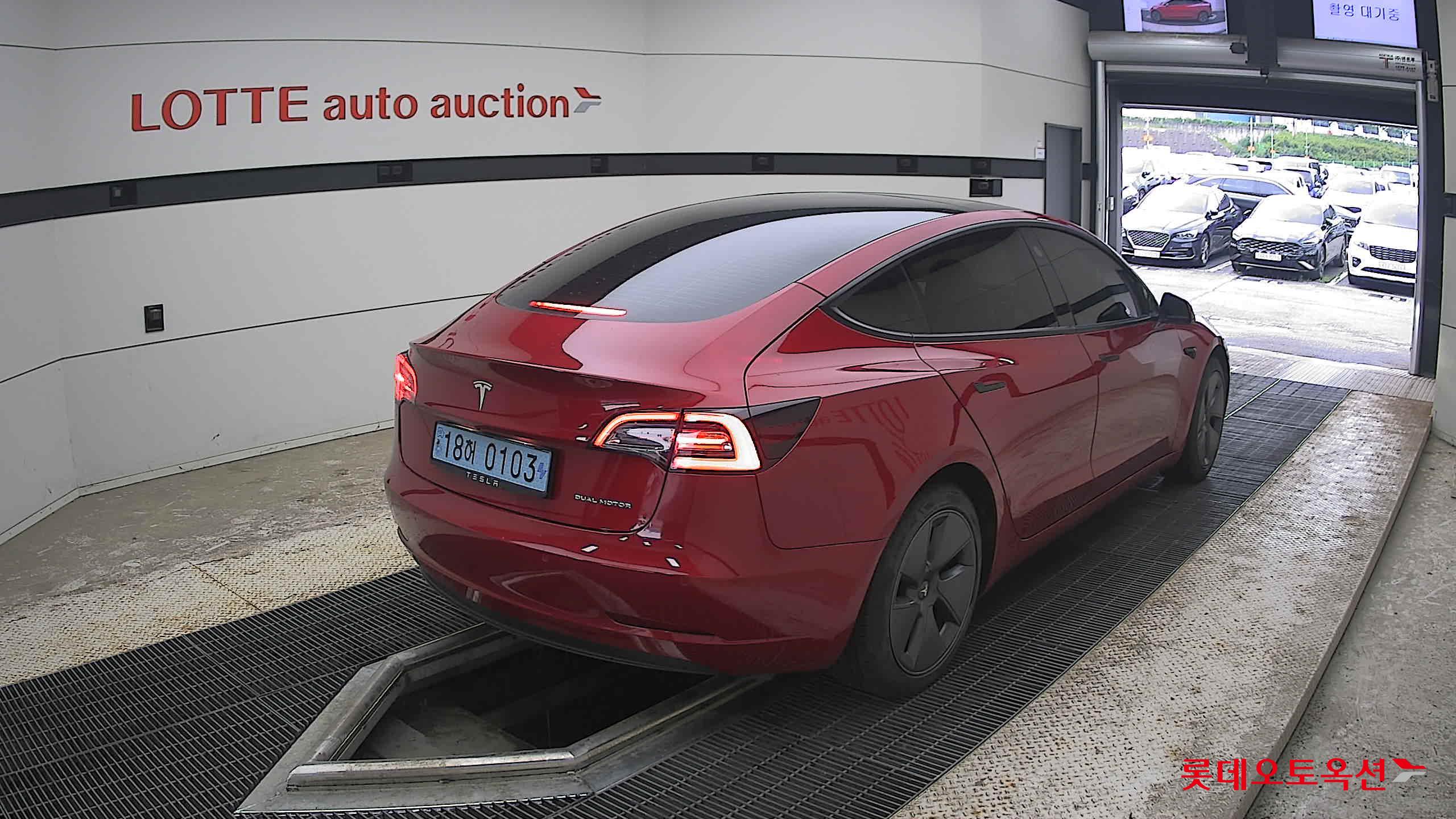 2022 - tesla model 3