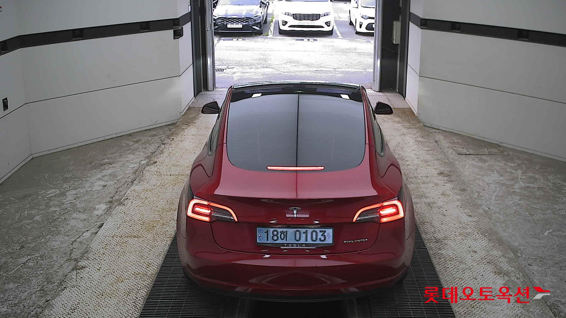 2022 - tesla model 3