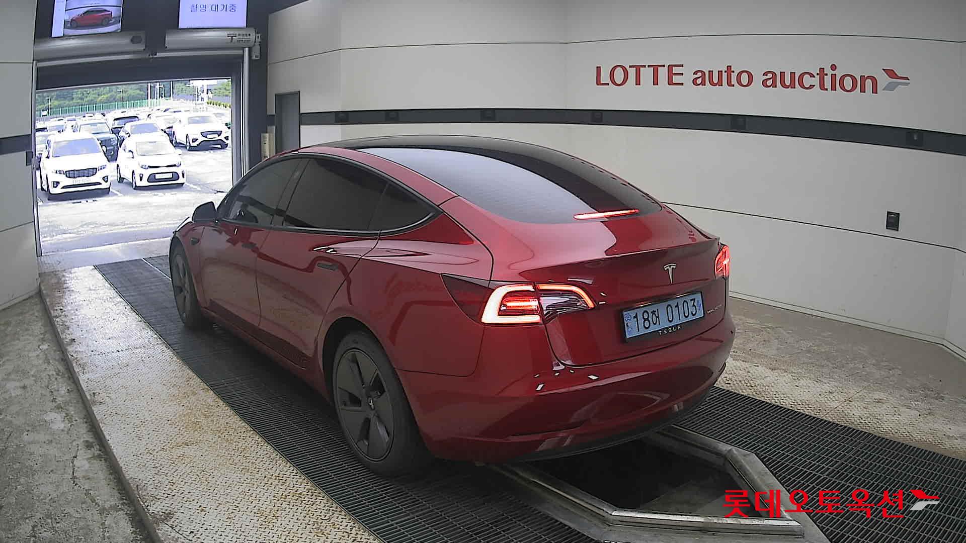 2022 - tesla model 3