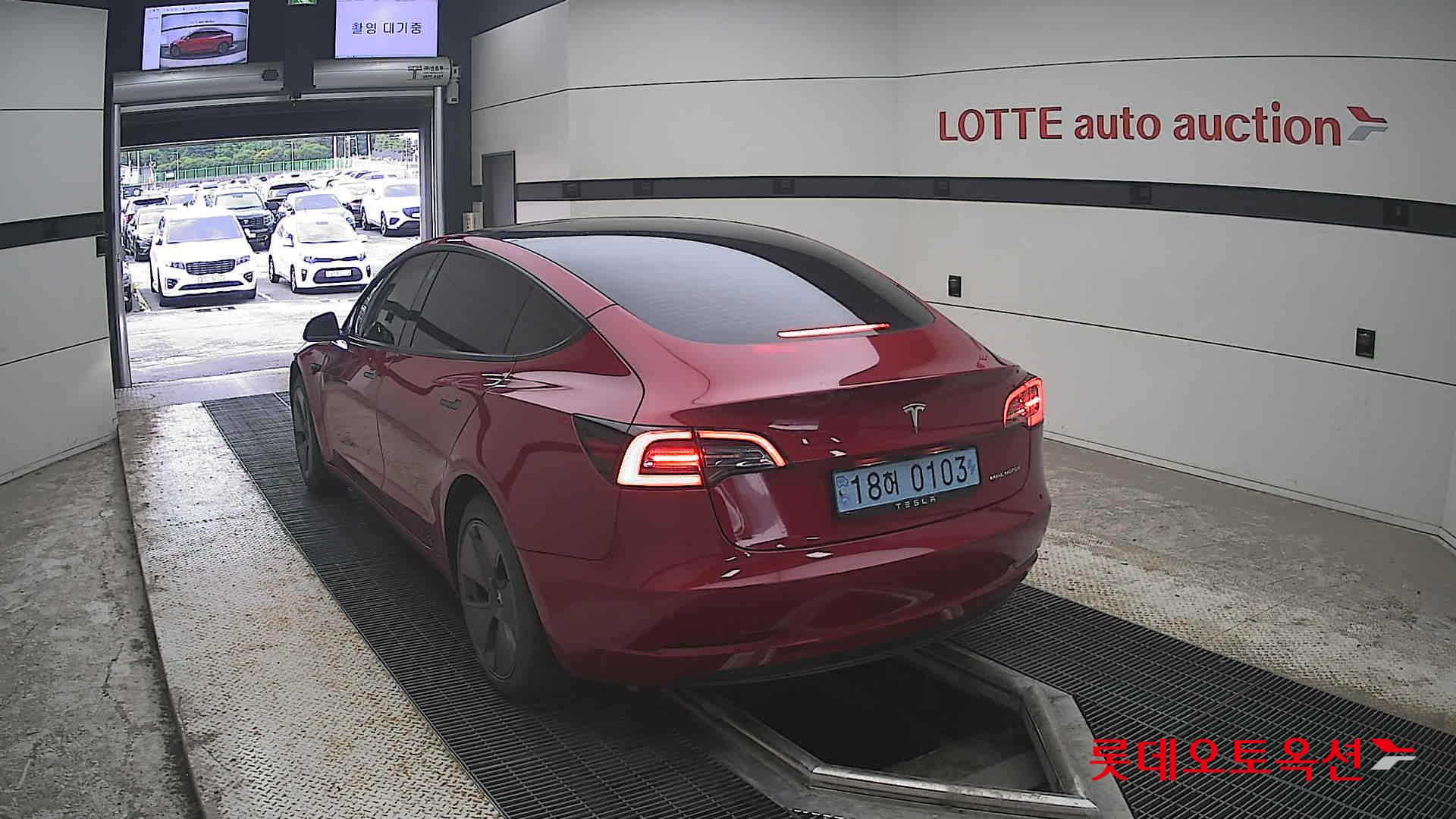 2022 - tesla model 3