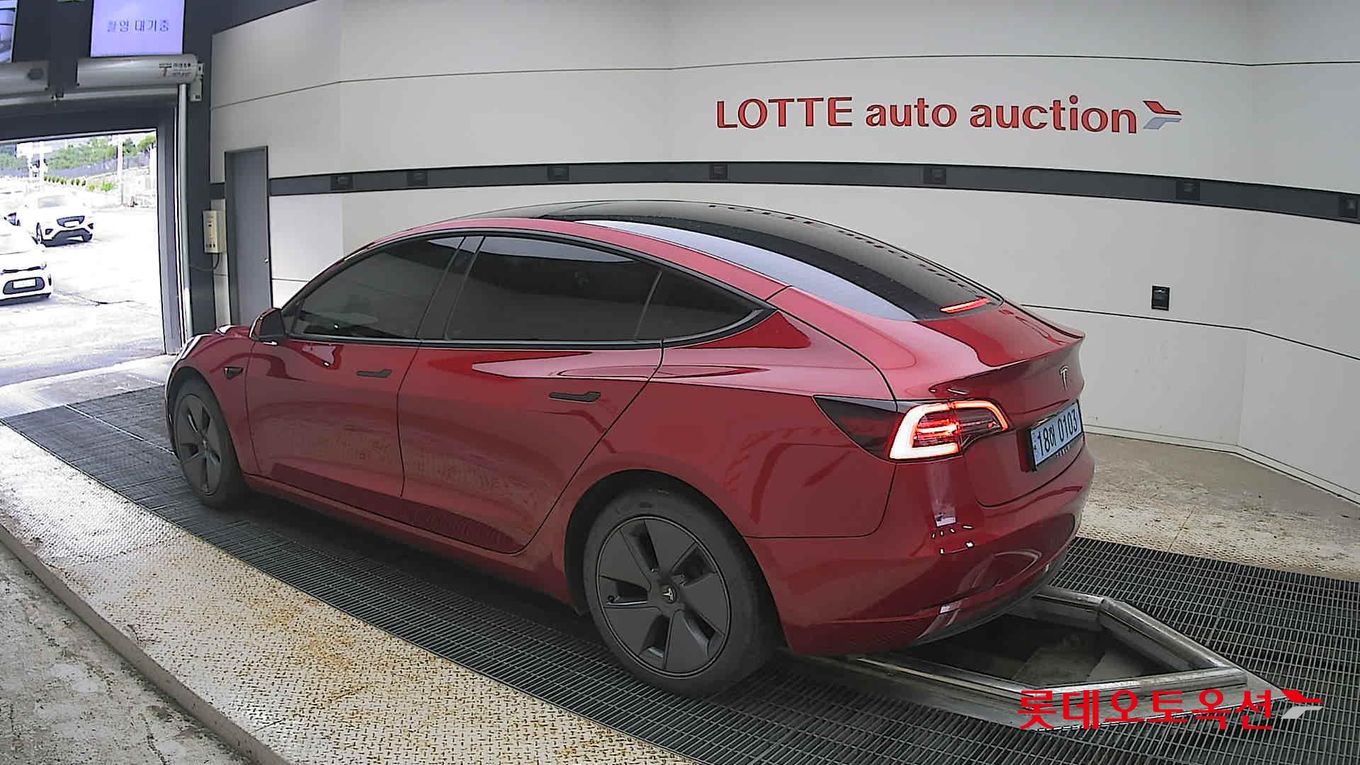 2022 - tesla model 3