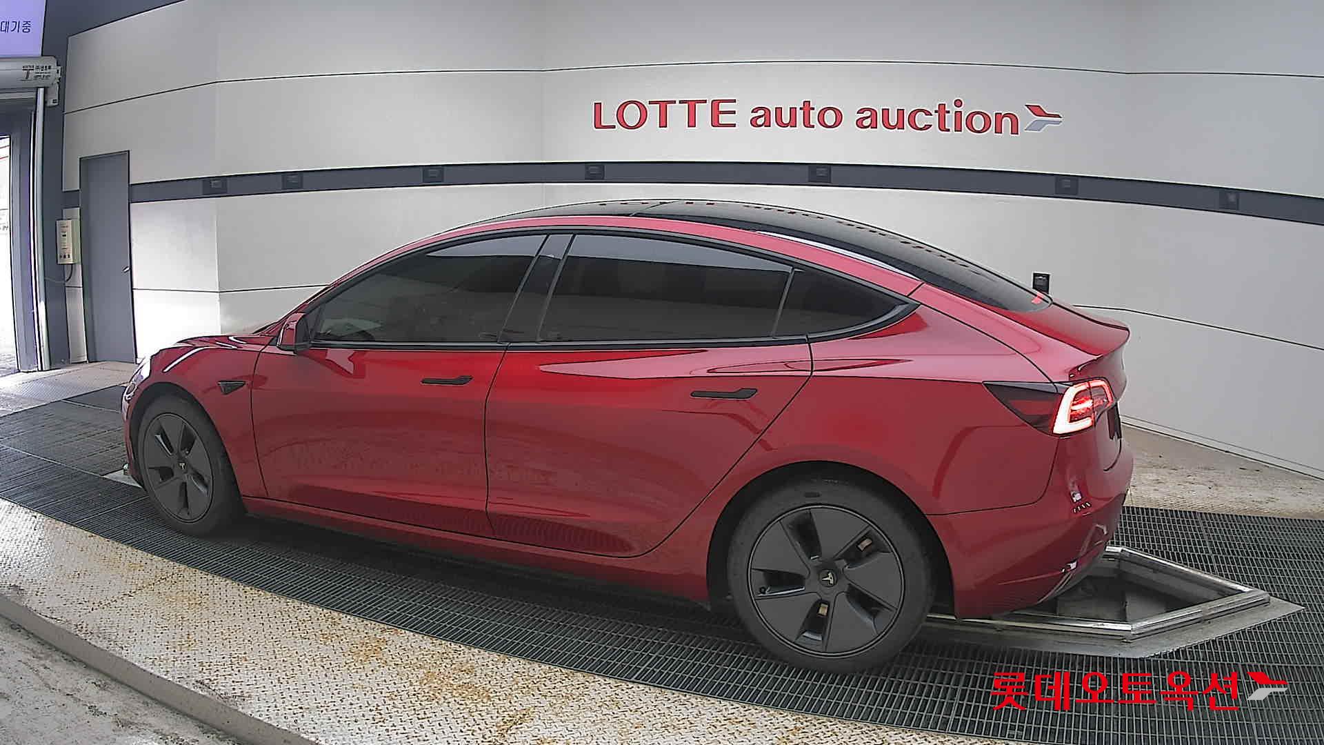 2022 - tesla model 3