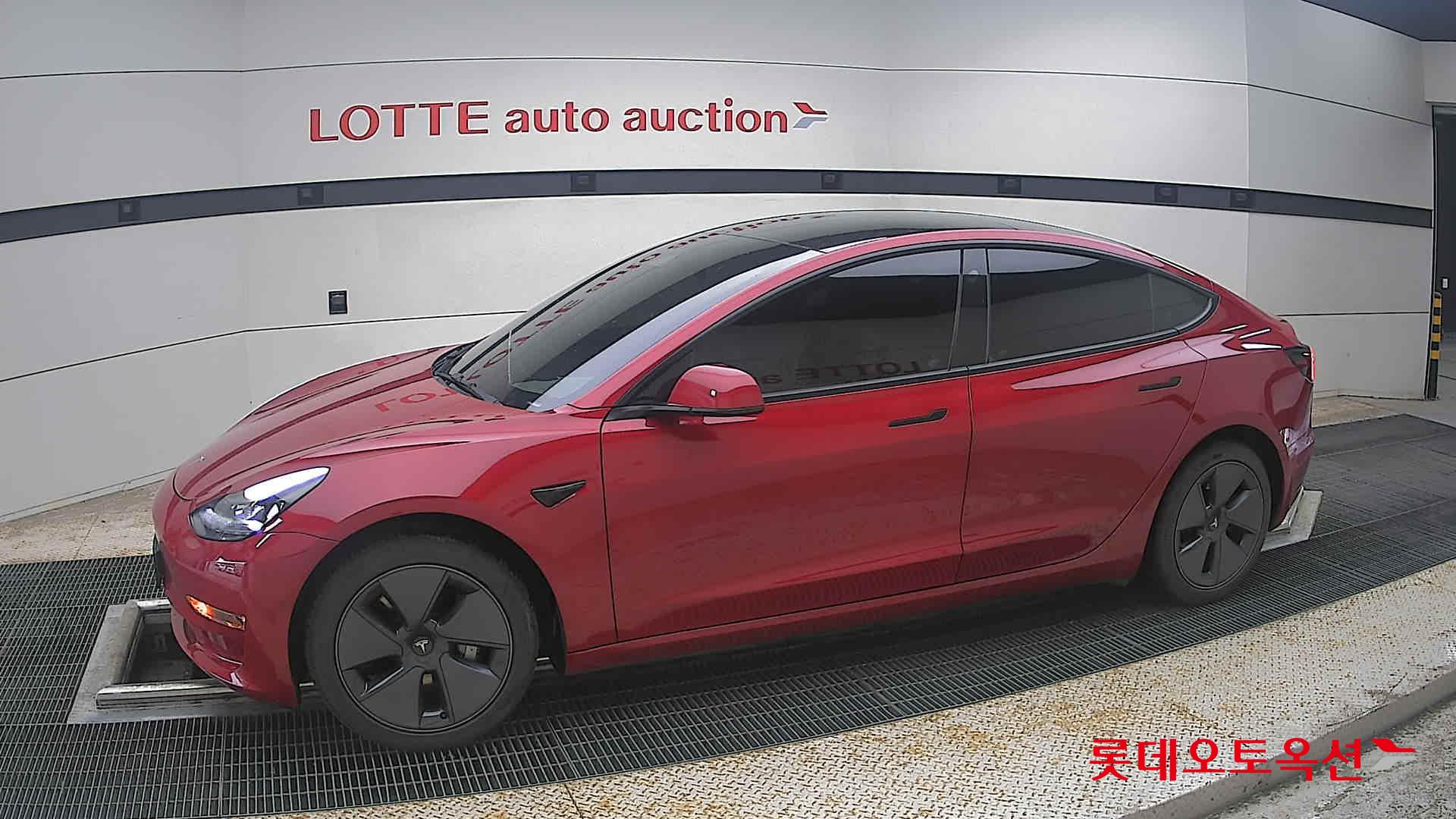 2022 - tesla model 3
