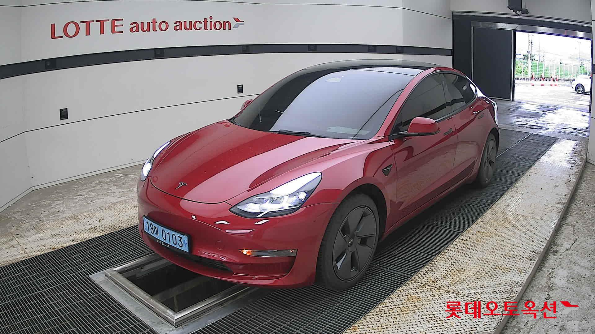 2022 - tesla model 3