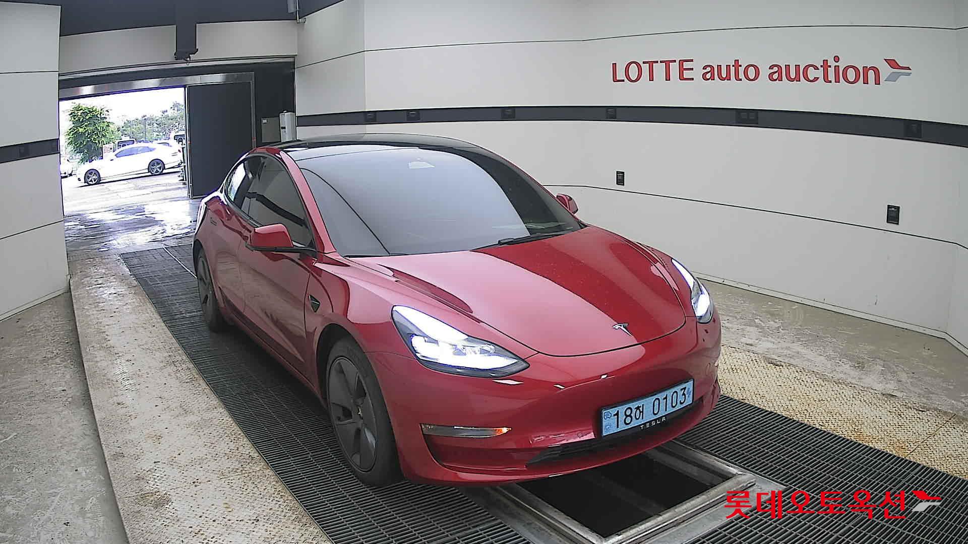 2022 - tesla model 3