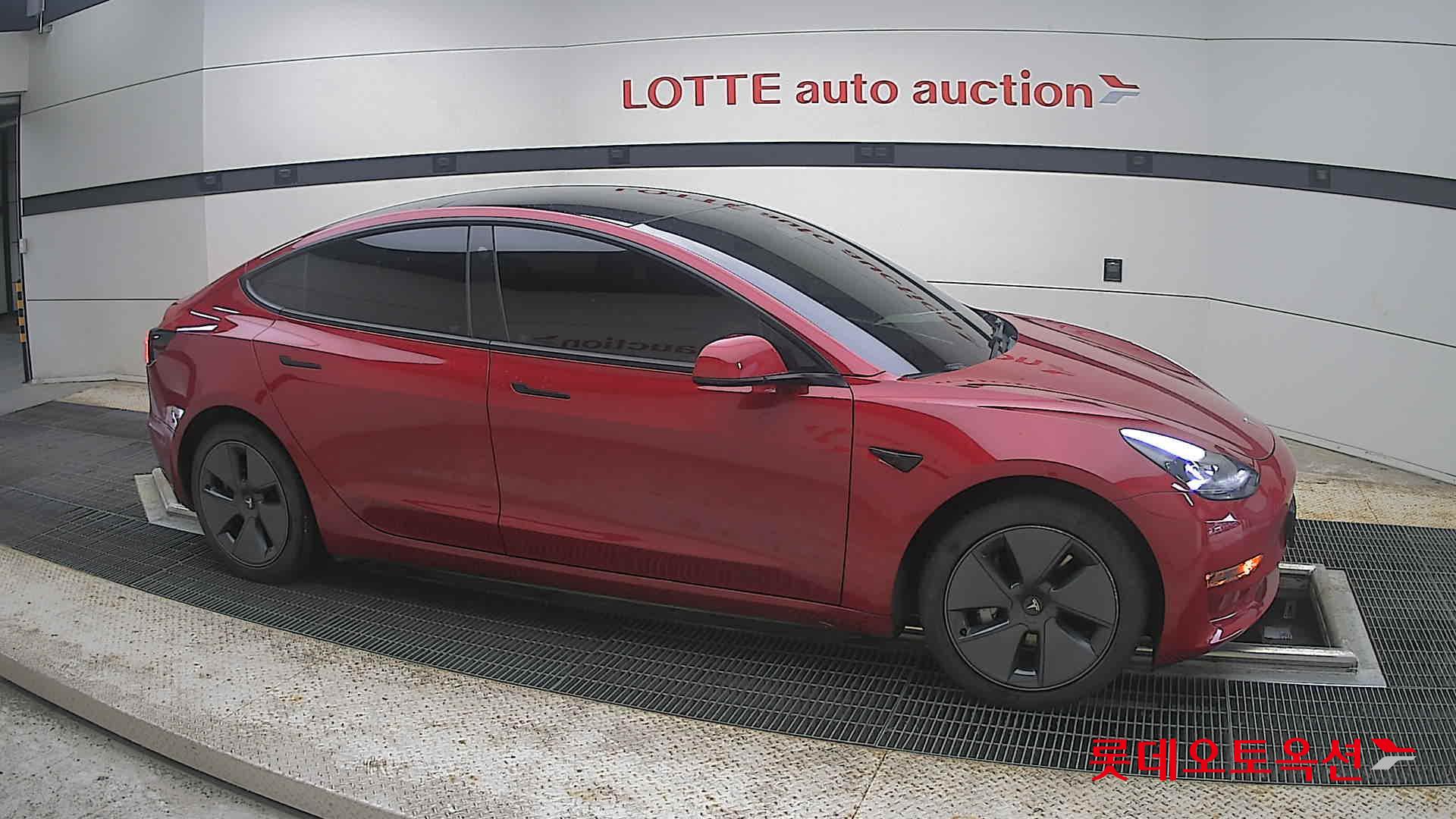 2022 - tesla model 3