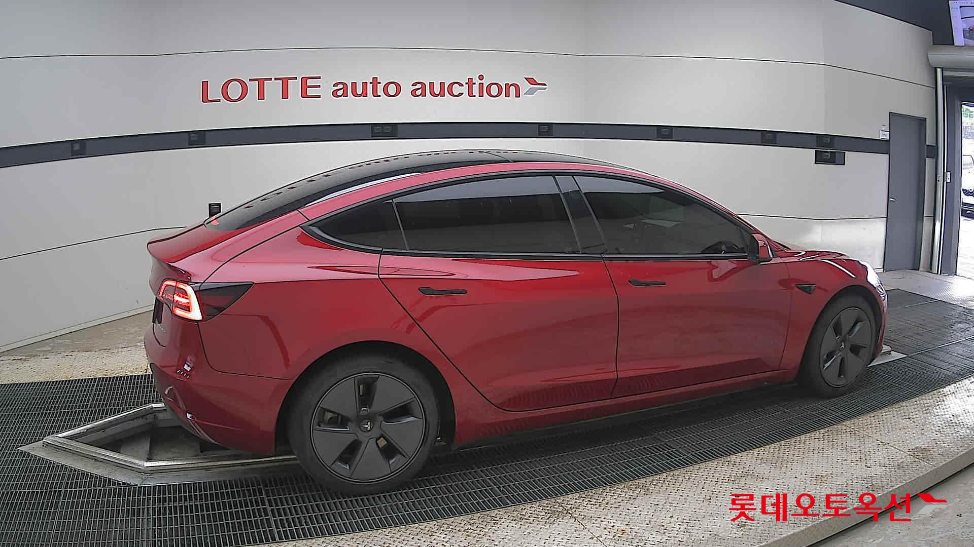 2022 - tesla model 3
