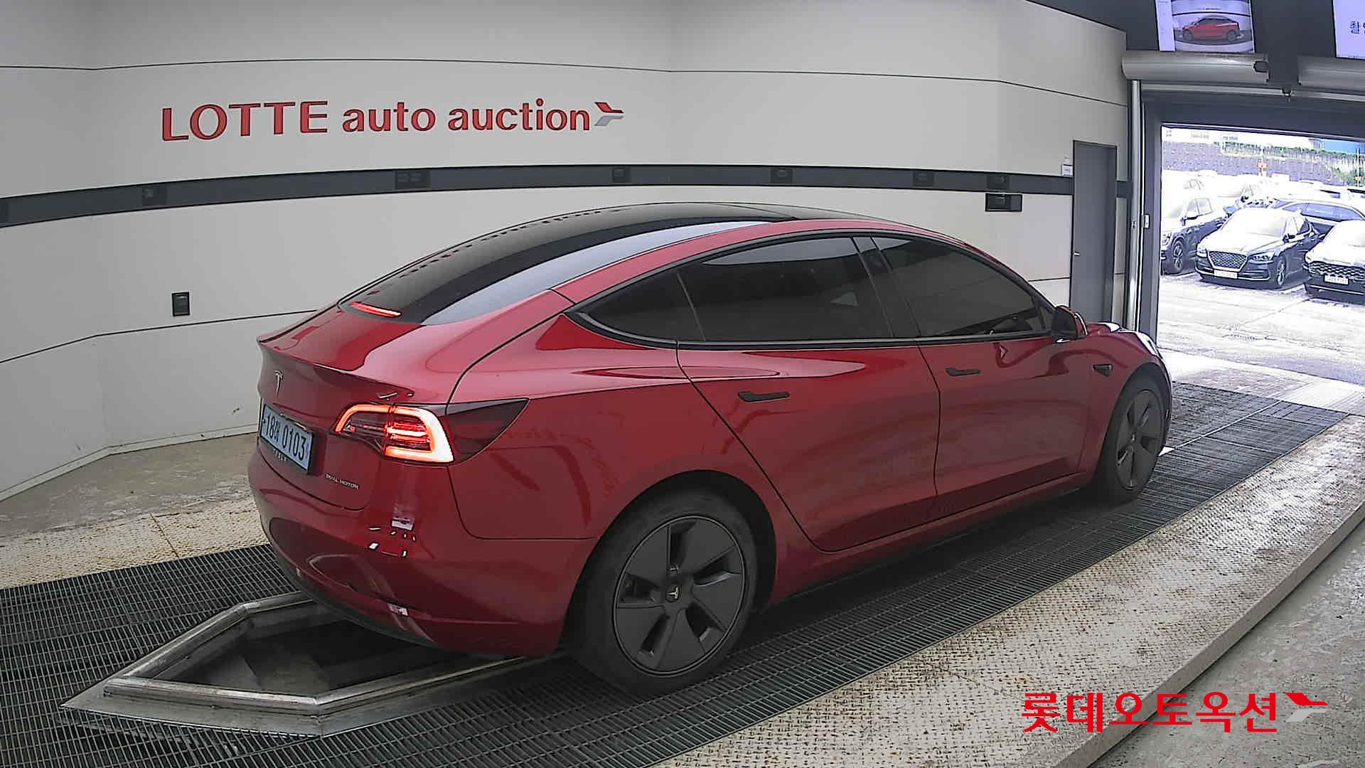 2022 - tesla model 3
