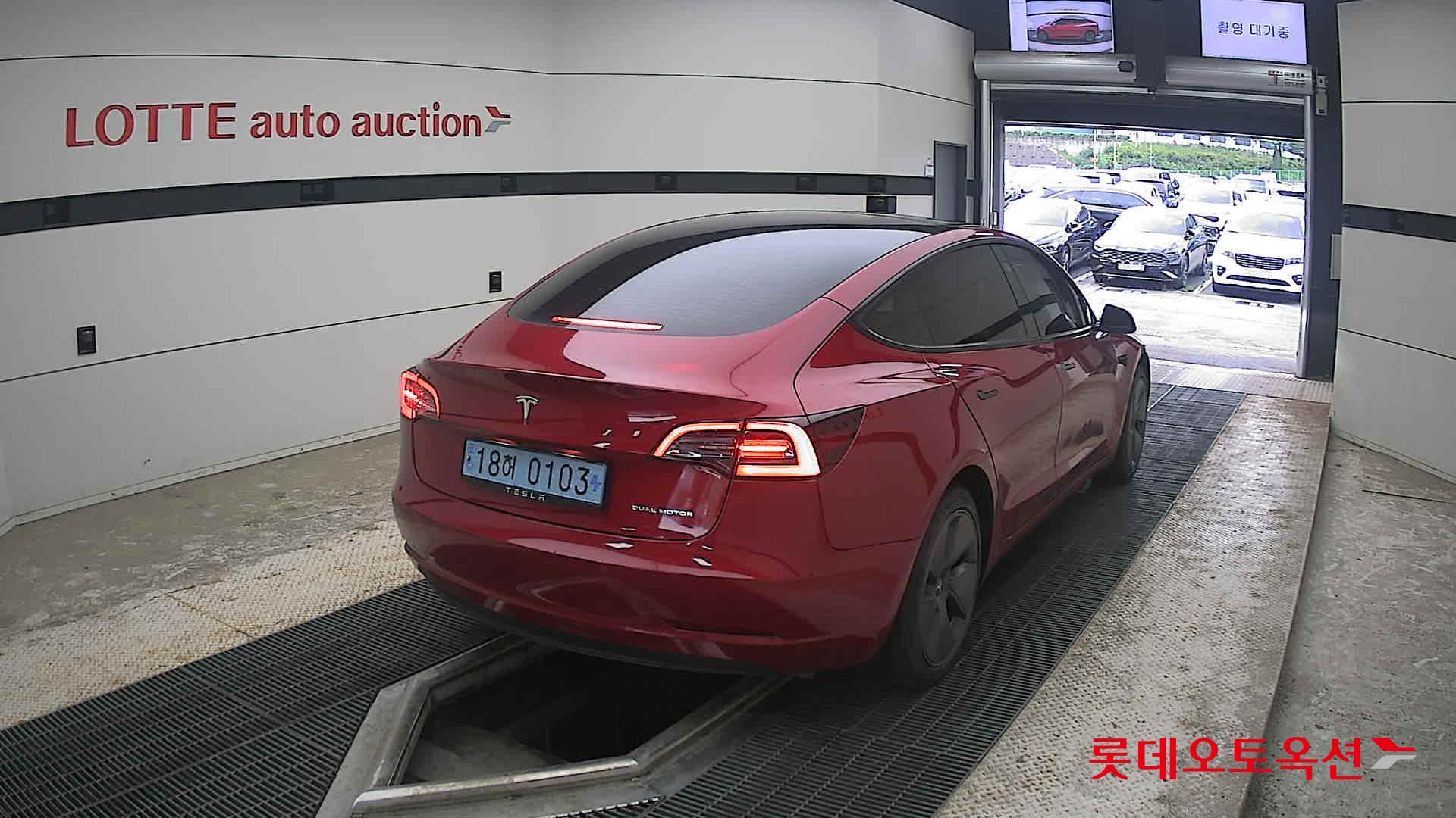 2022 - tesla model 3