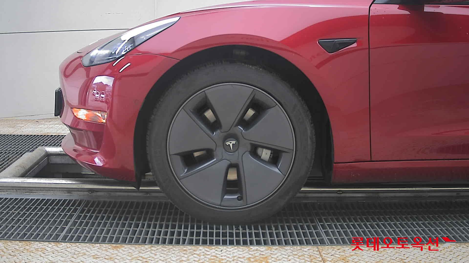 2022 - tesla model 3