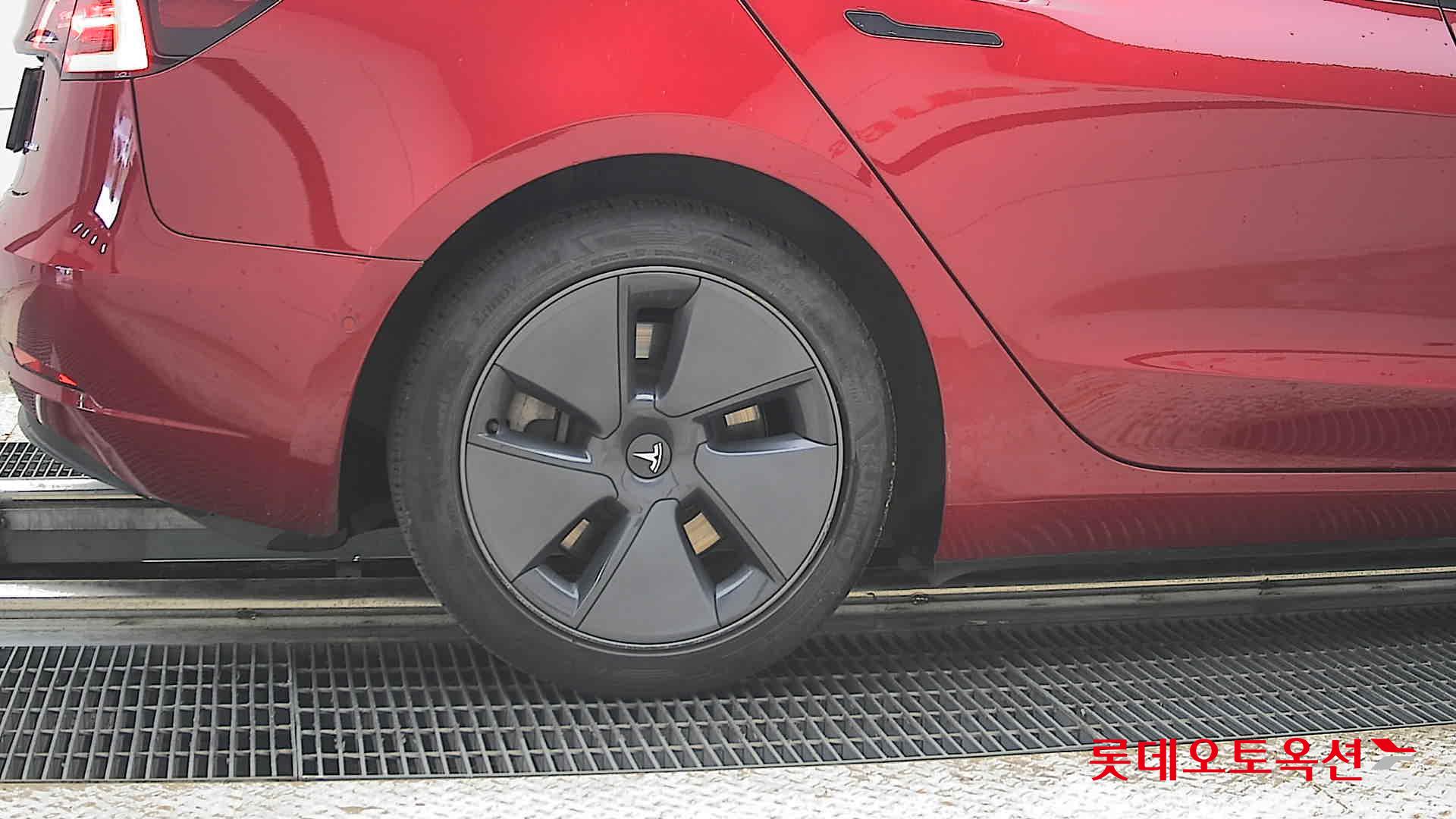 2022 - tesla model 3