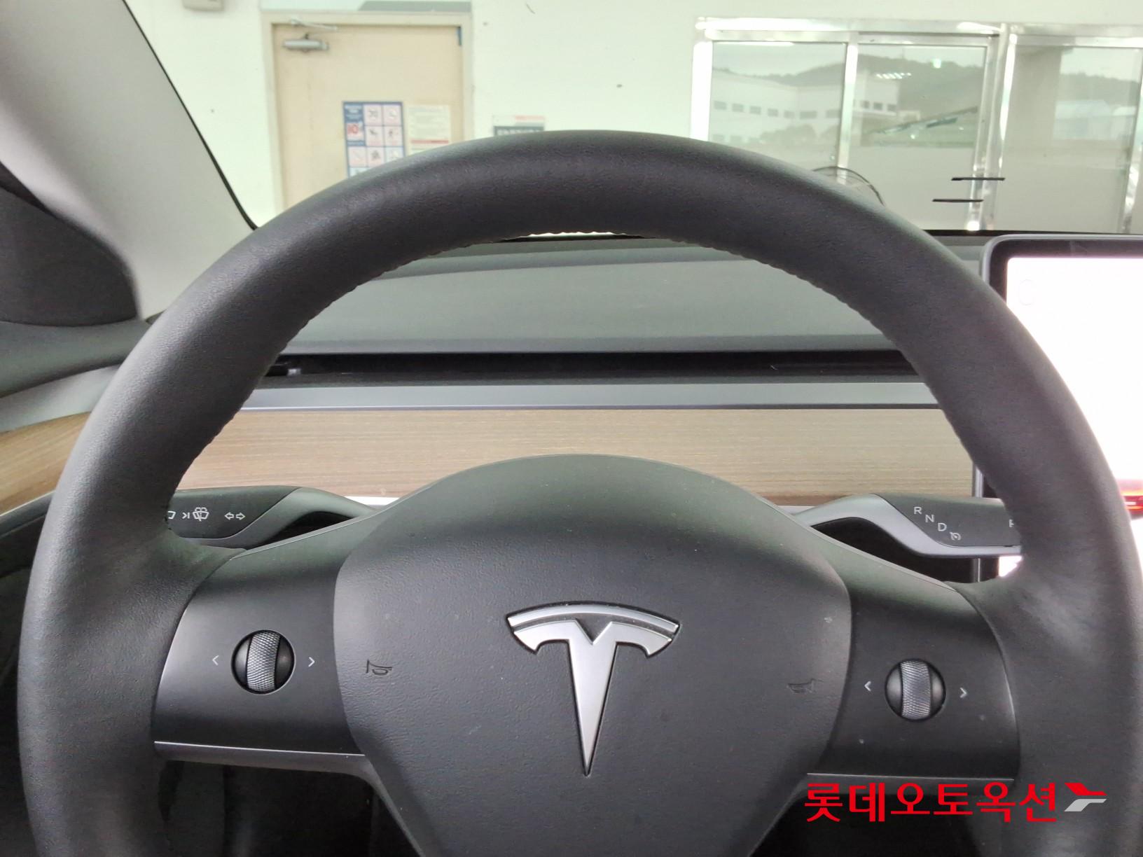 2022 - tesla model 3