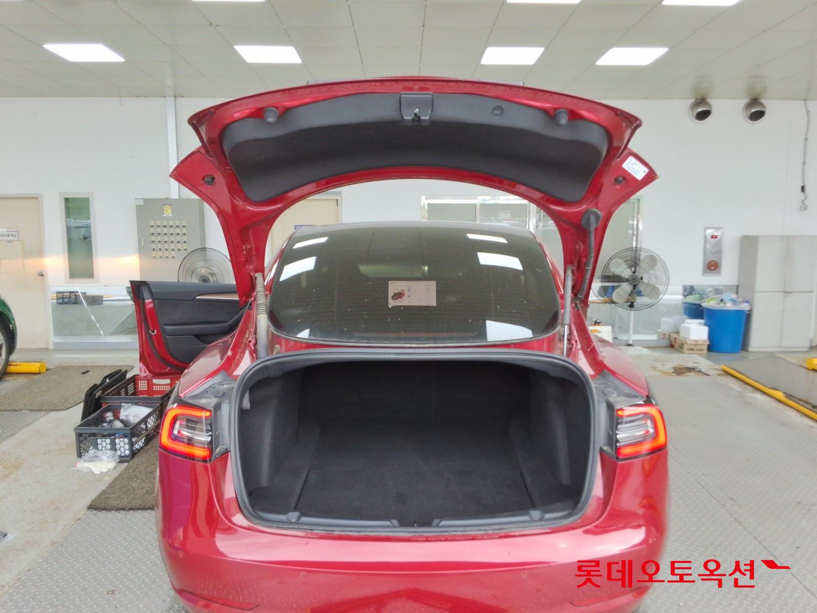 2022 - tesla model 3