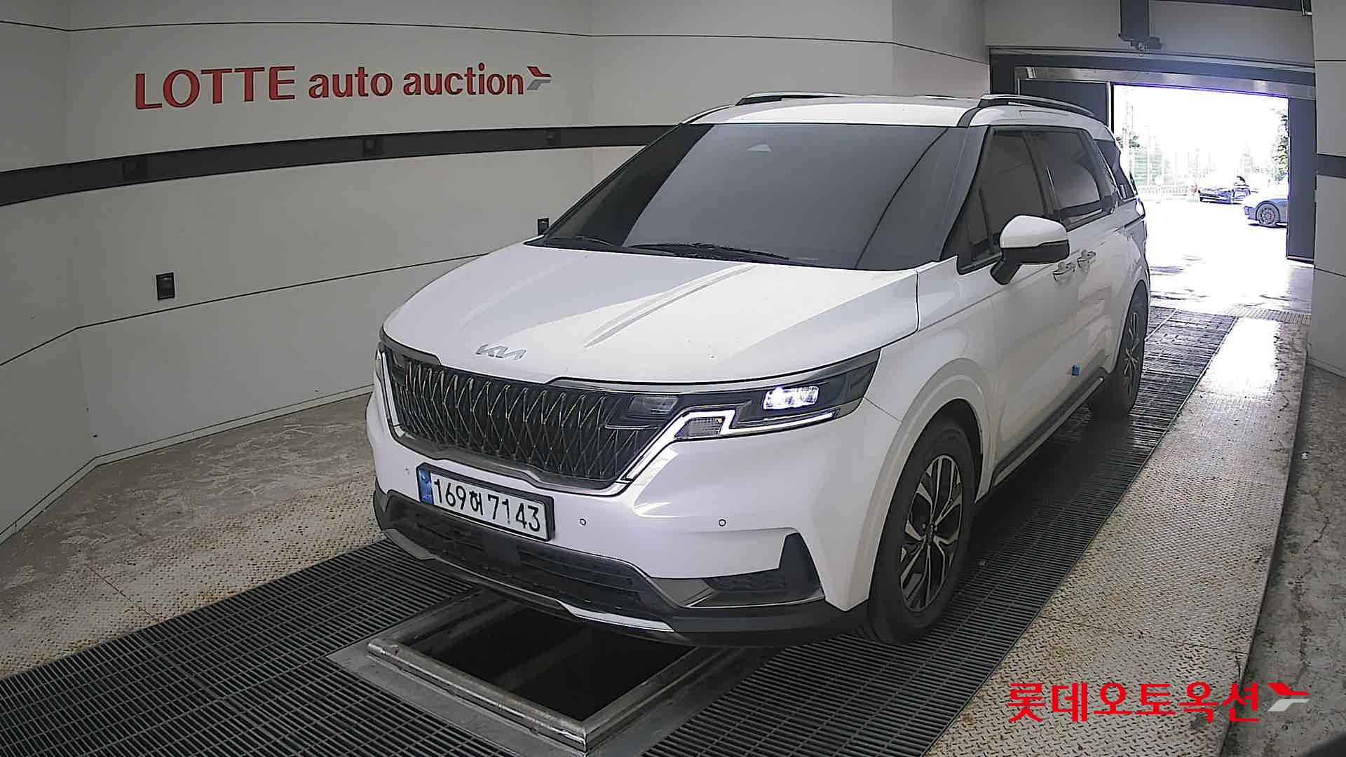 2023 - kia carnival