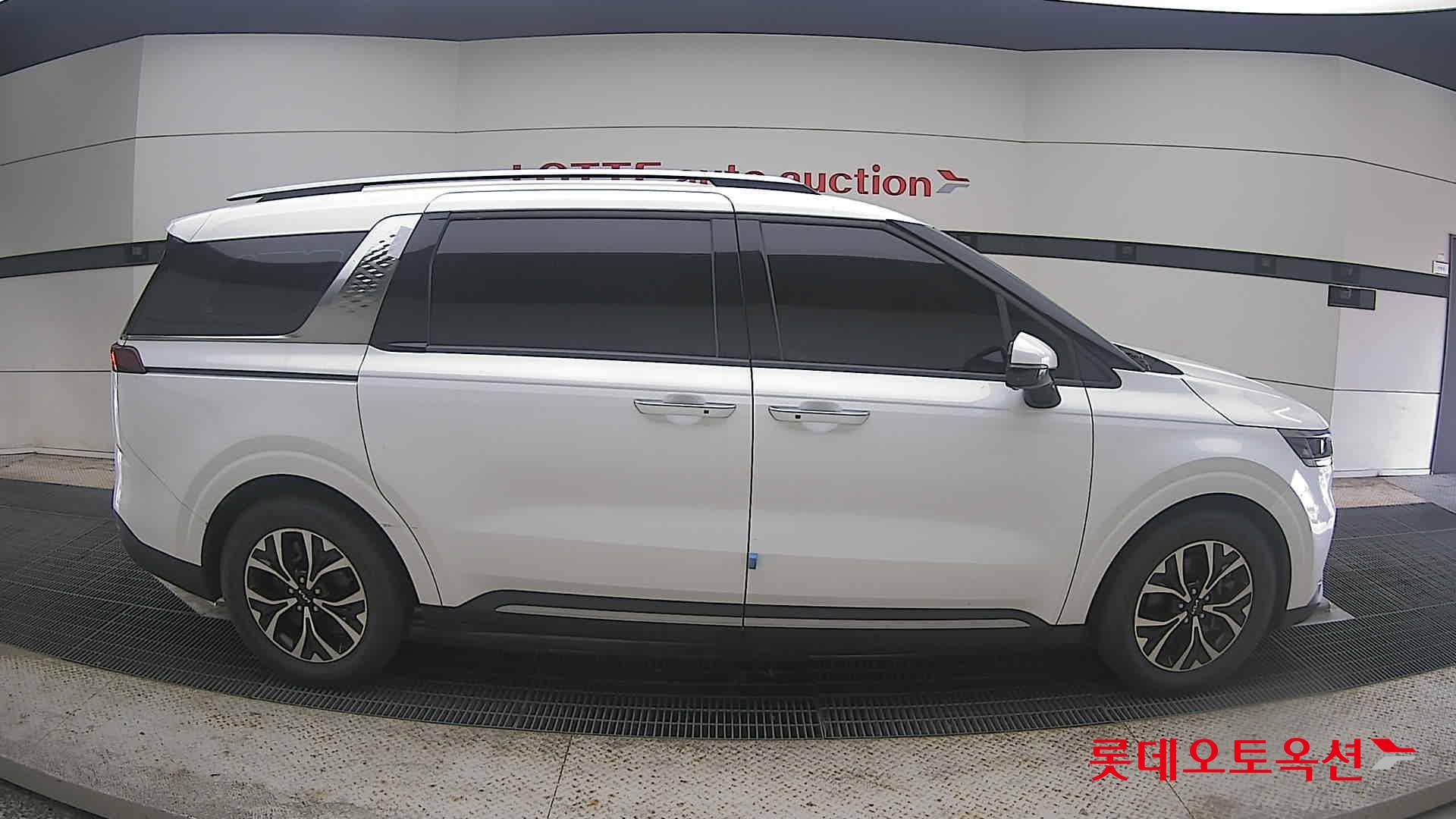 2023 - kia carnival