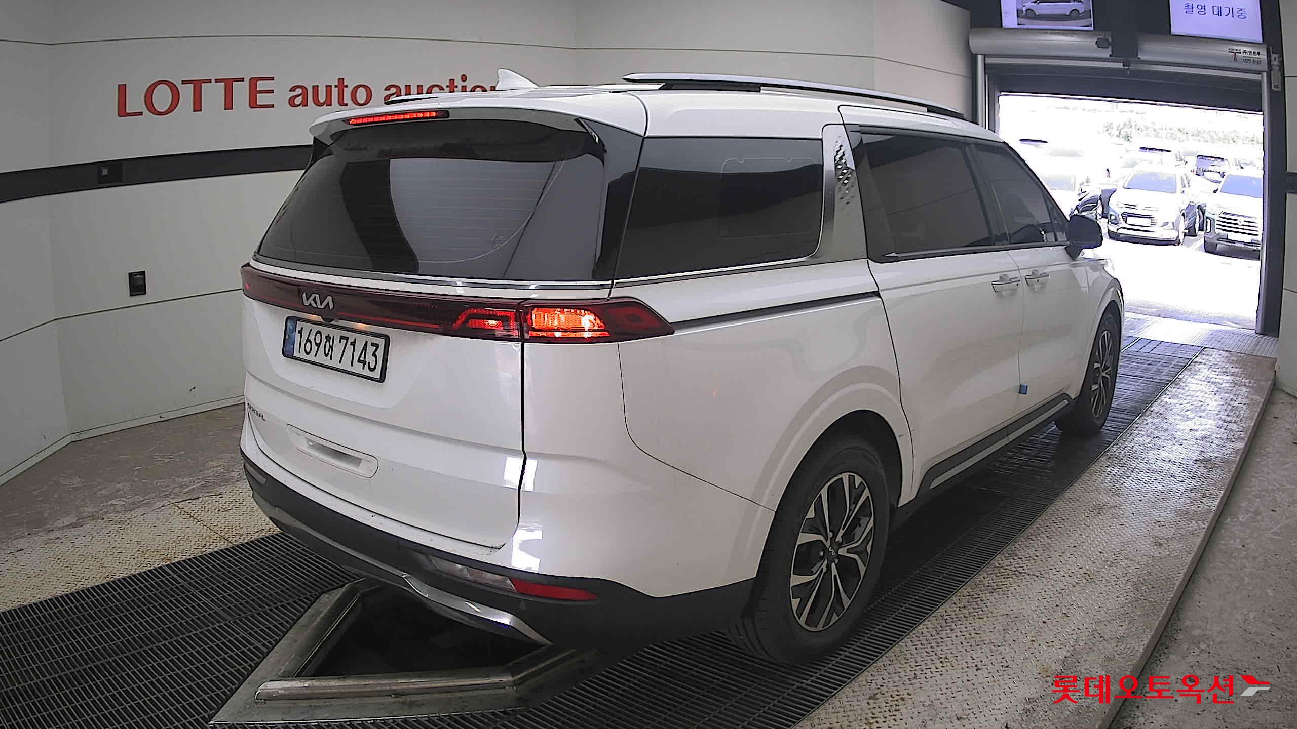 2023 - kia carnival