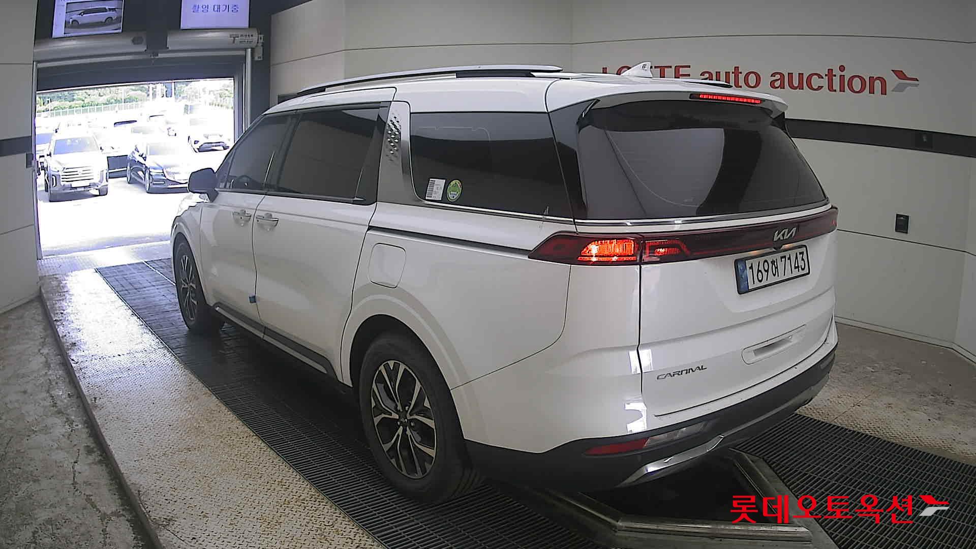 2023 - kia carnival