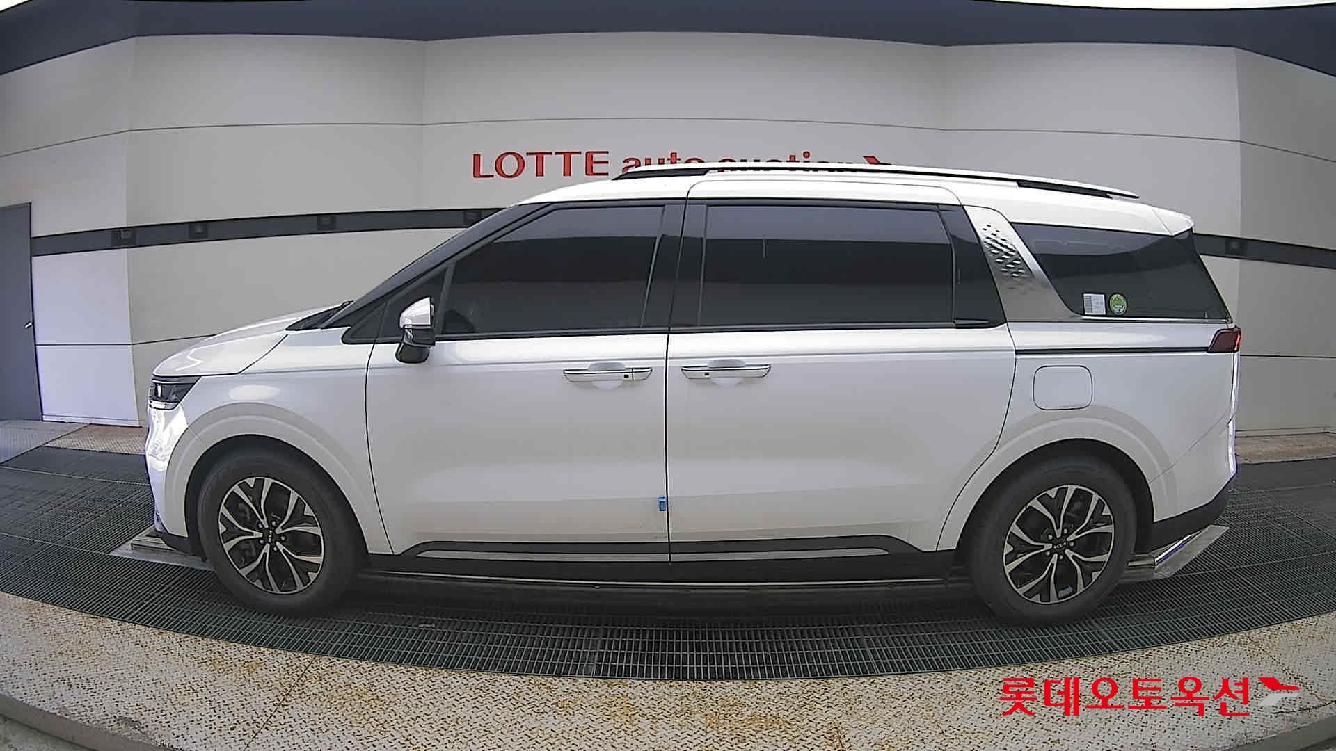 2023 - kia carnival