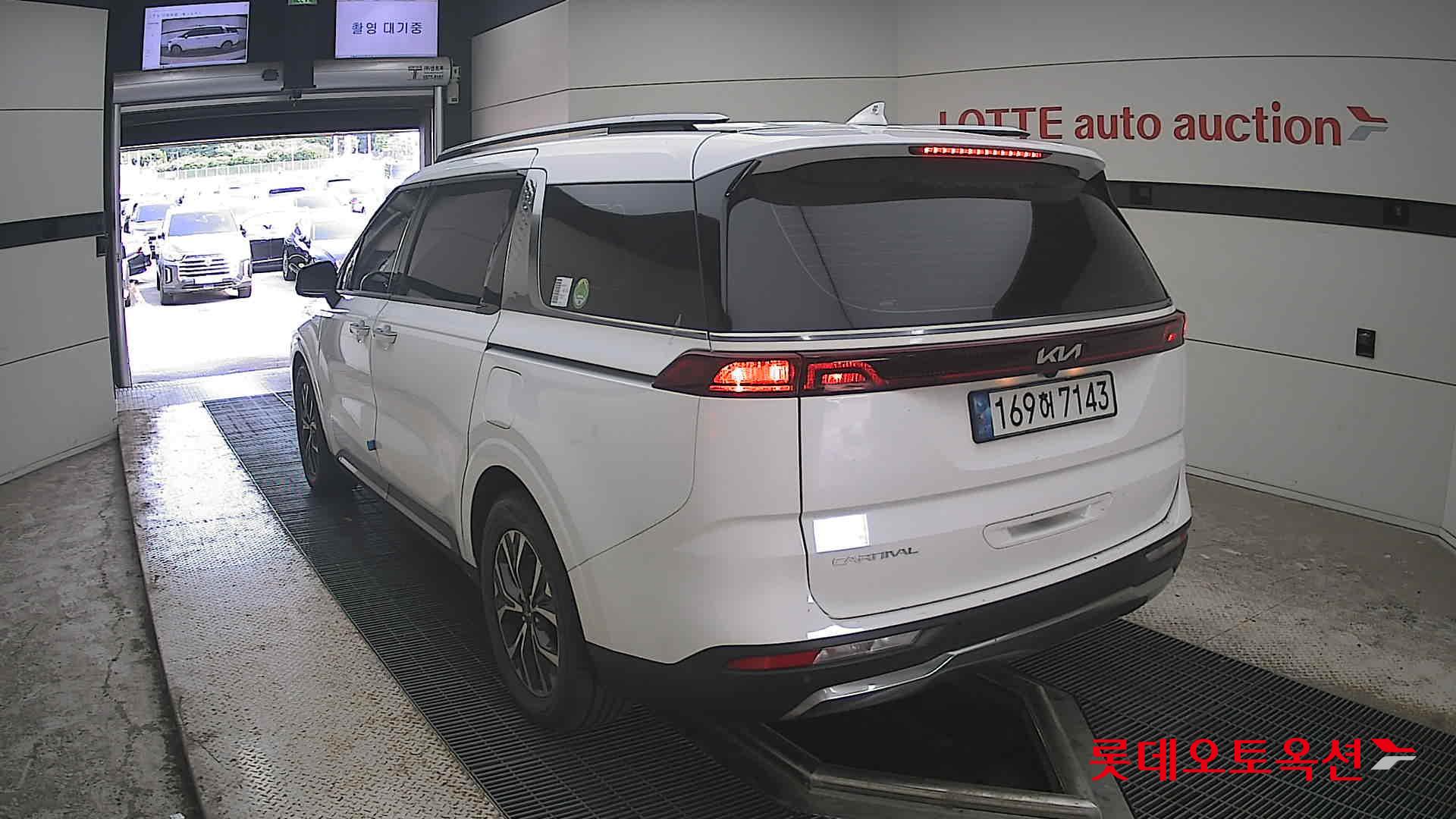 2023 - kia carnival