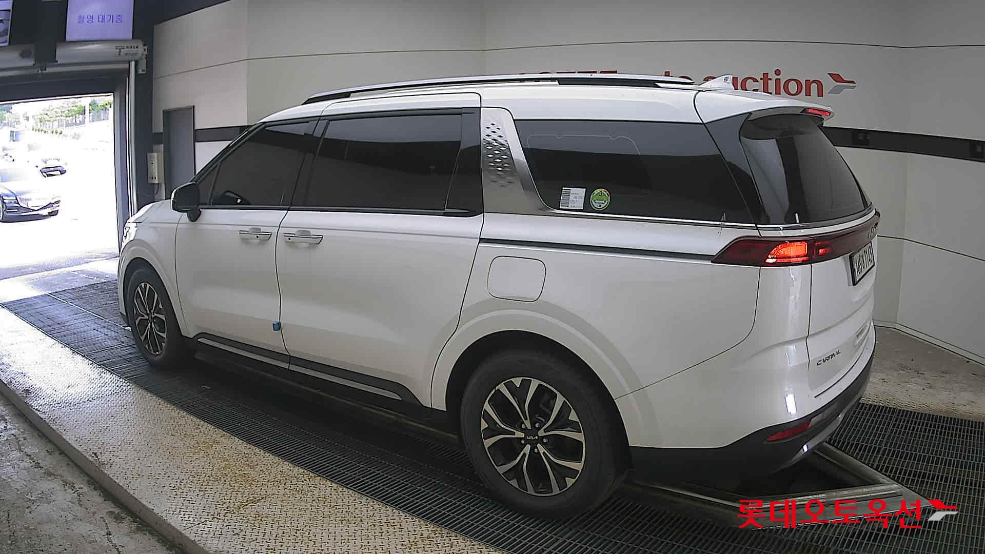 2023 - kia carnival
