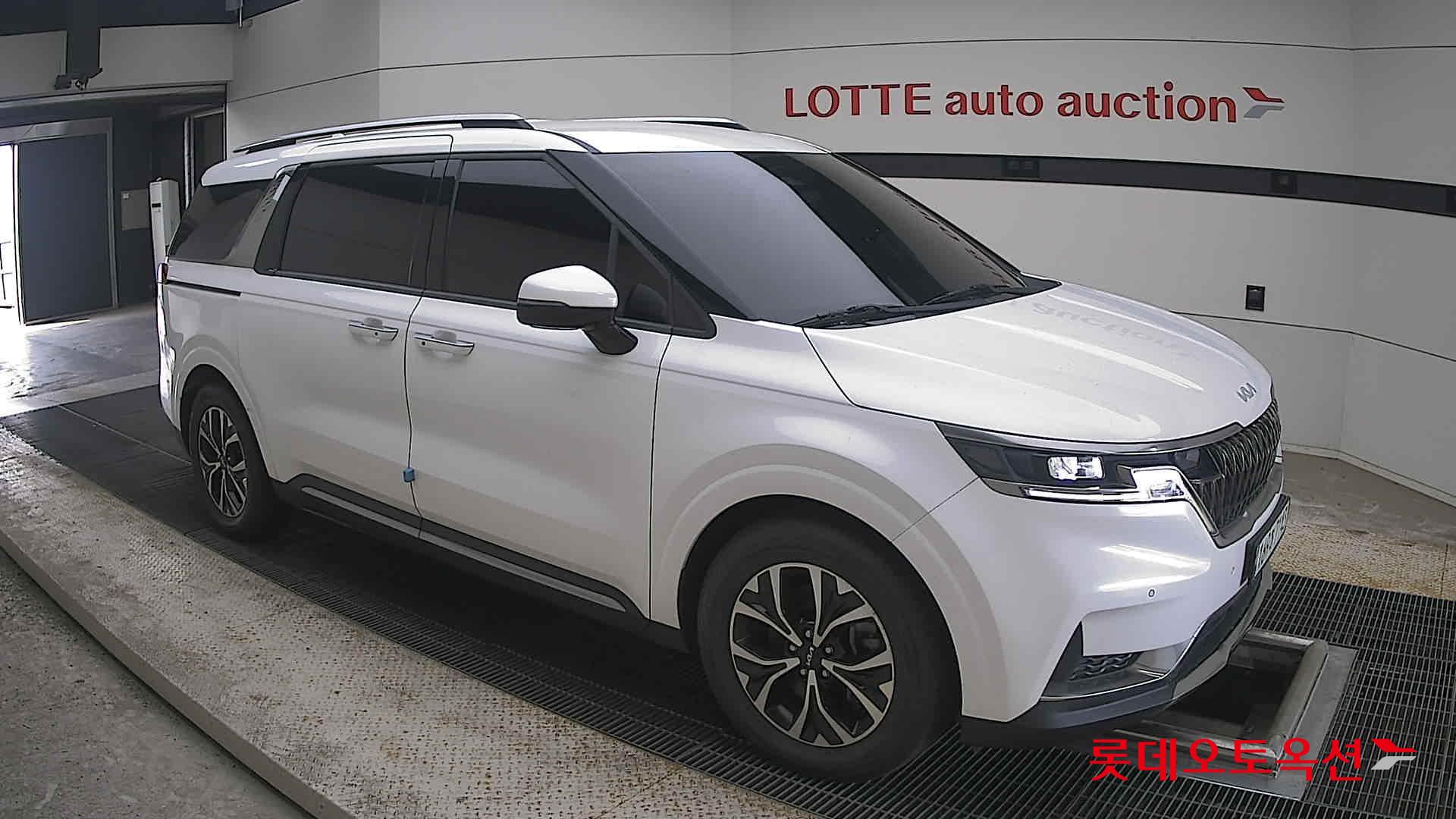 2023 - kia carnival