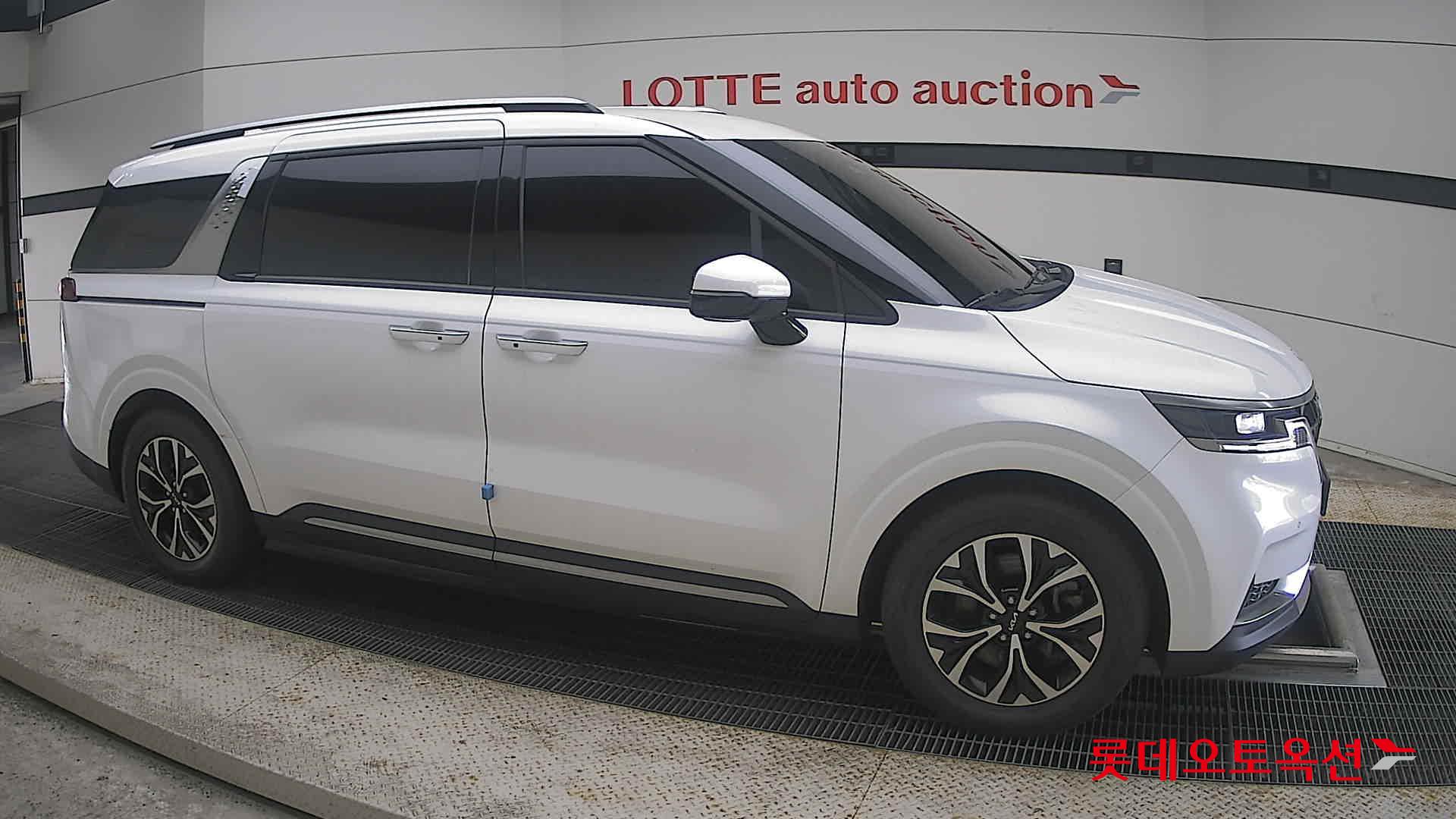 2023 - kia carnival