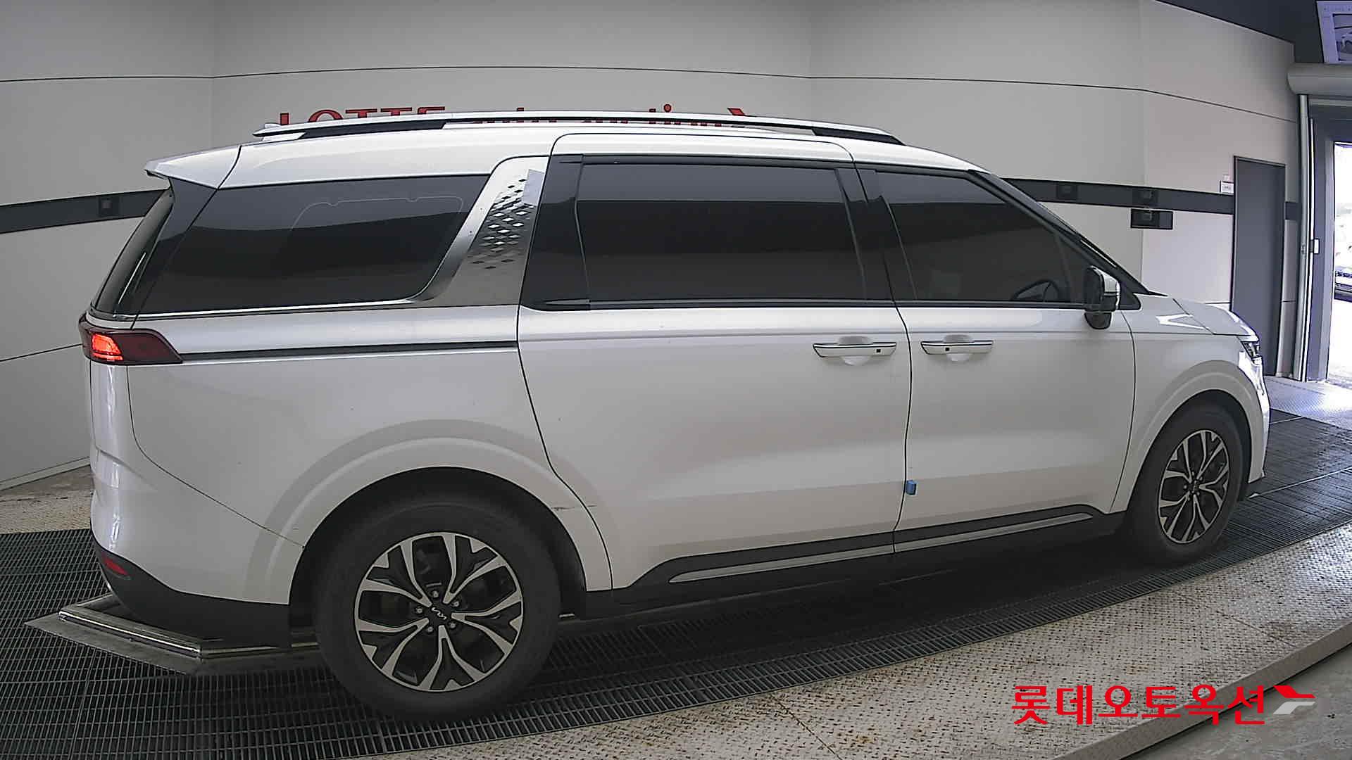 2023 - kia carnival
