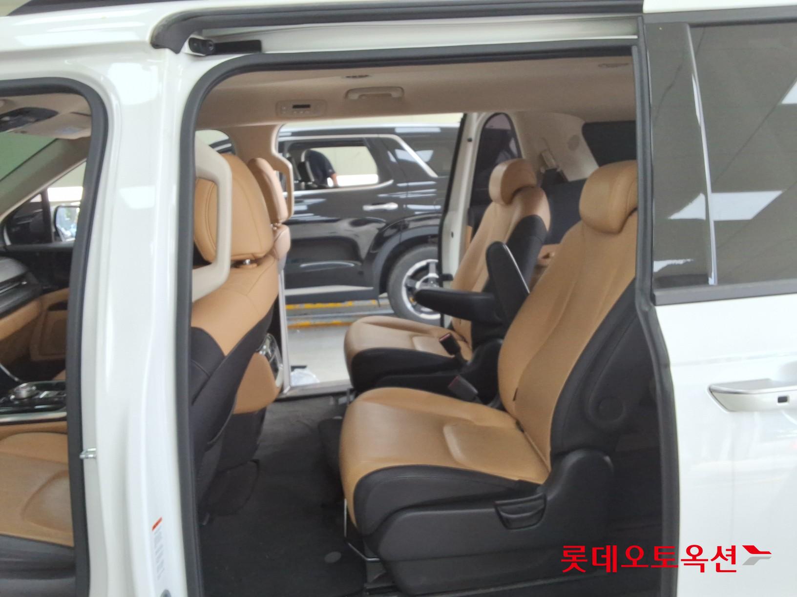 2023 - kia carnival