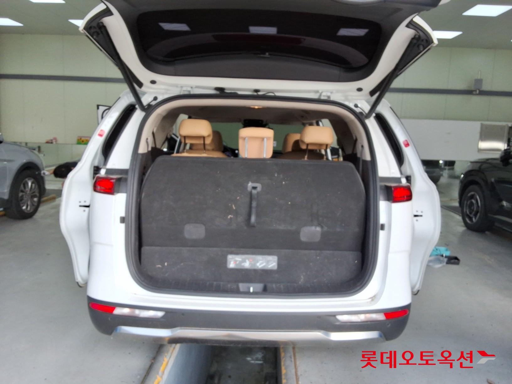 2023 - kia carnival