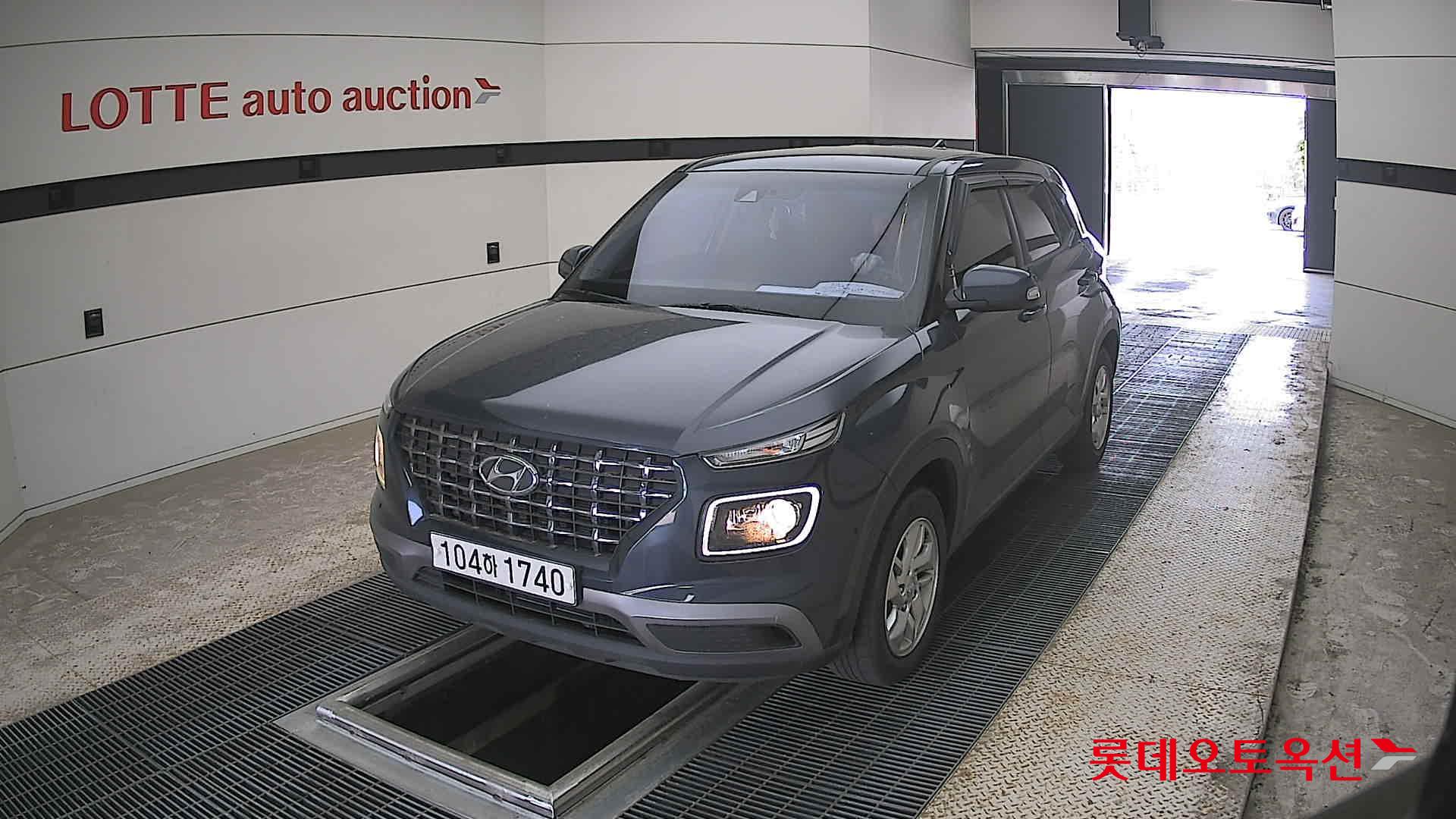 Hyundai Venue - 10