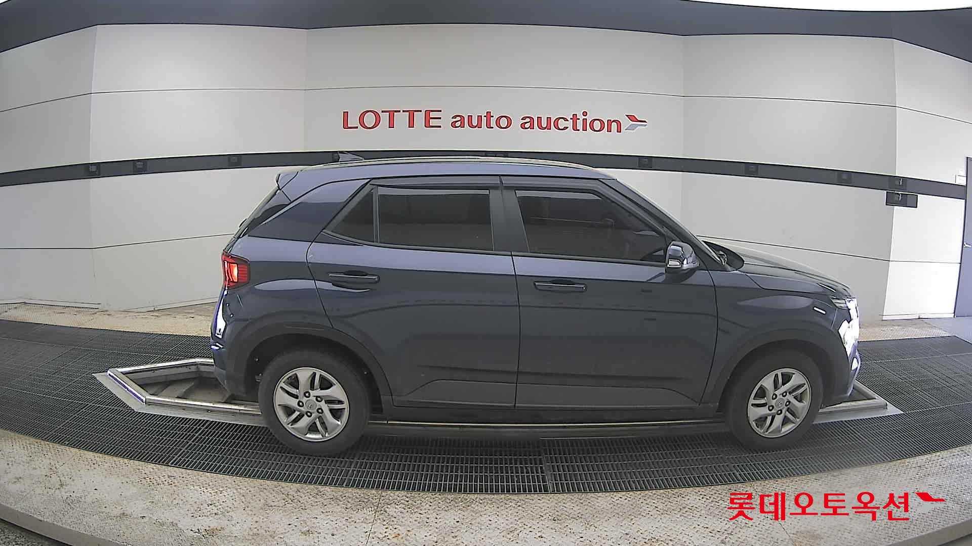 Hyundai Venue - 21