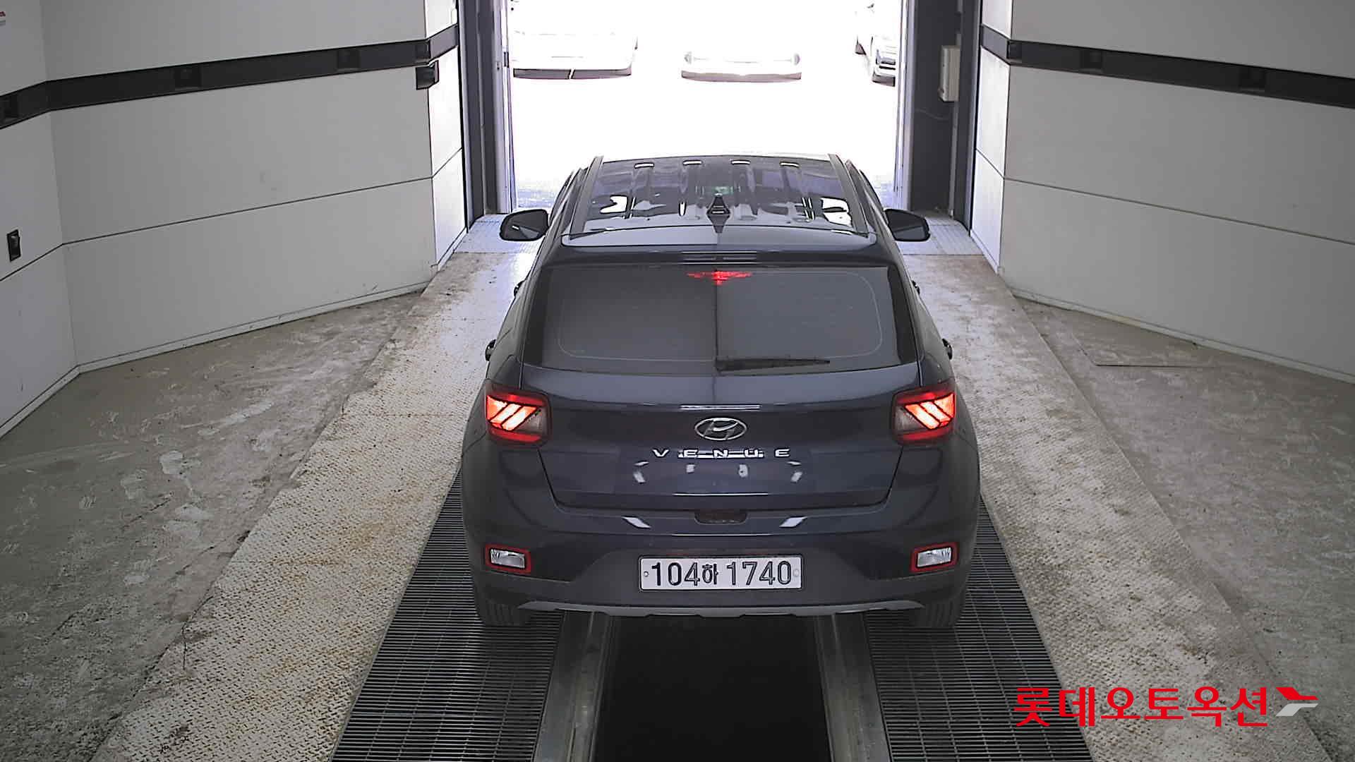 Hyundai Venue - 17
