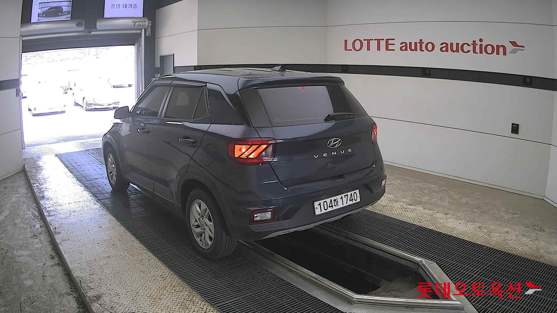 Hyundai Venue - 4