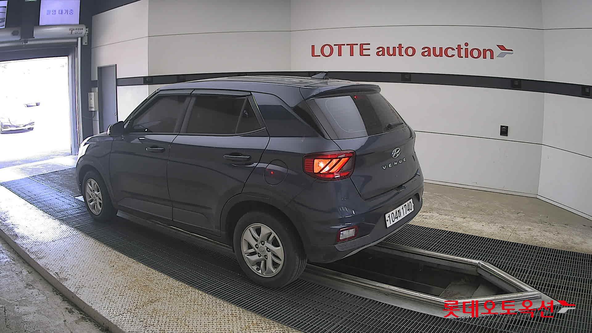 Hyundai Venue - 15