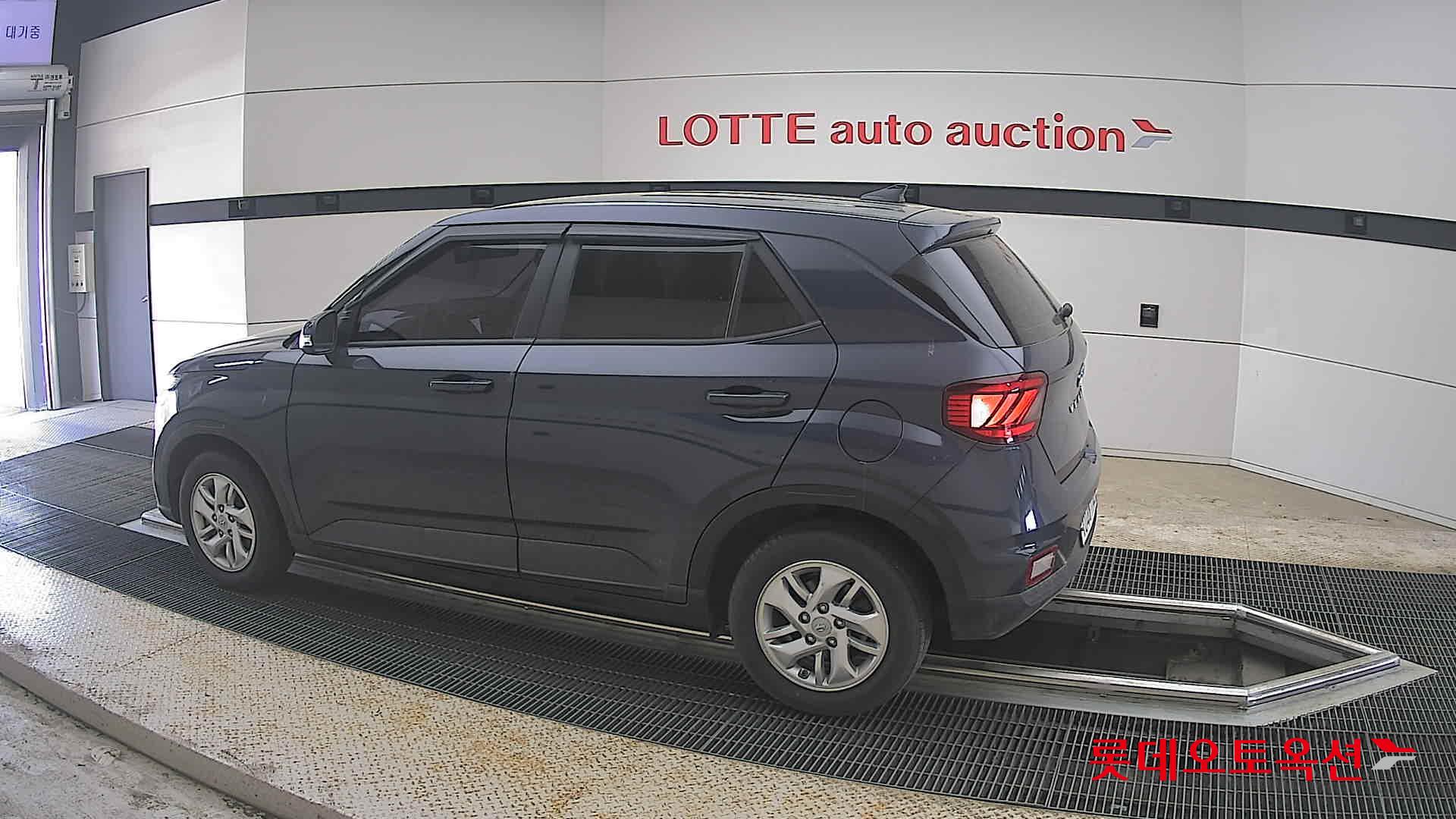 Hyundai Venue - 14