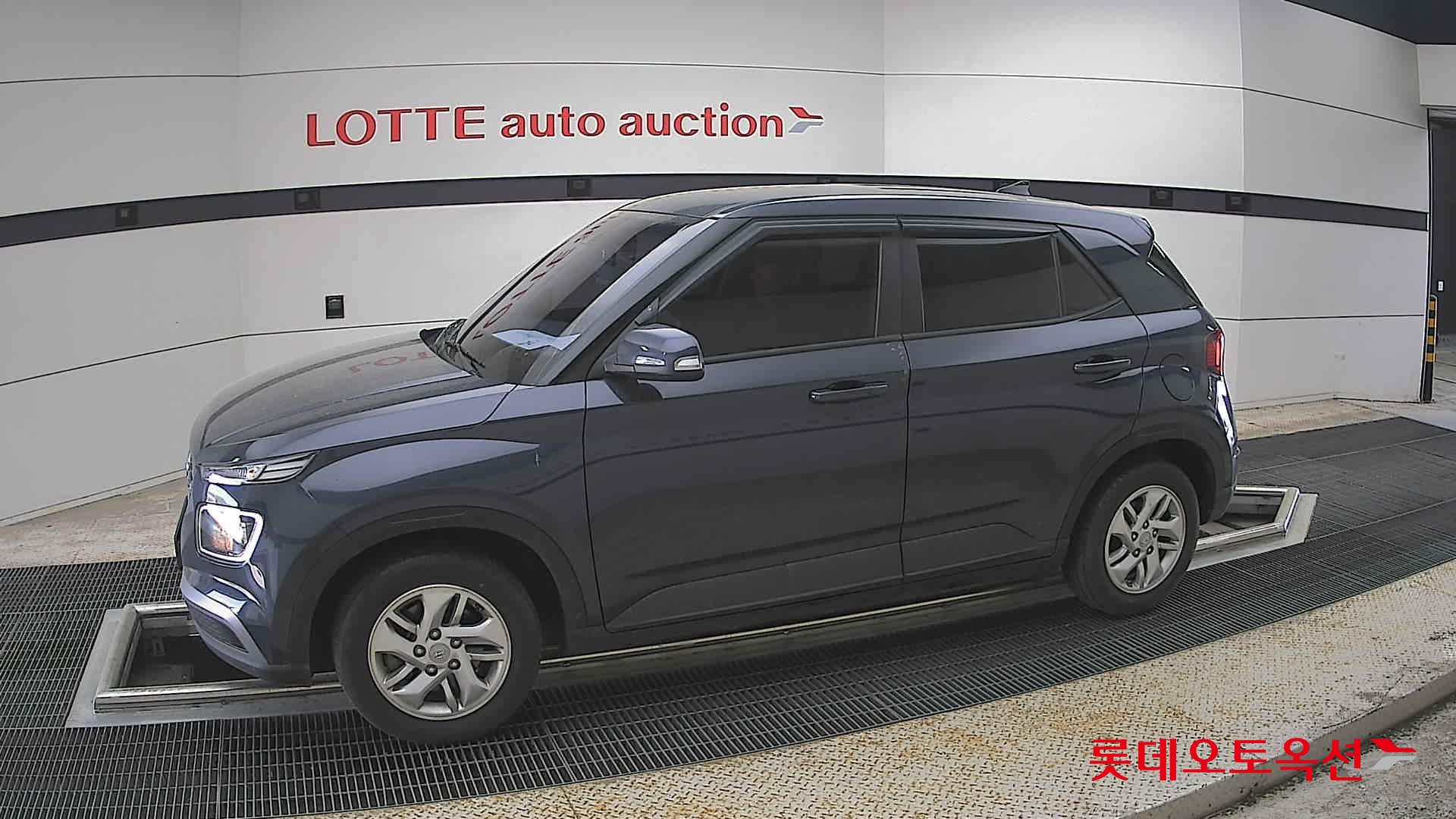 Hyundai Venue - 12