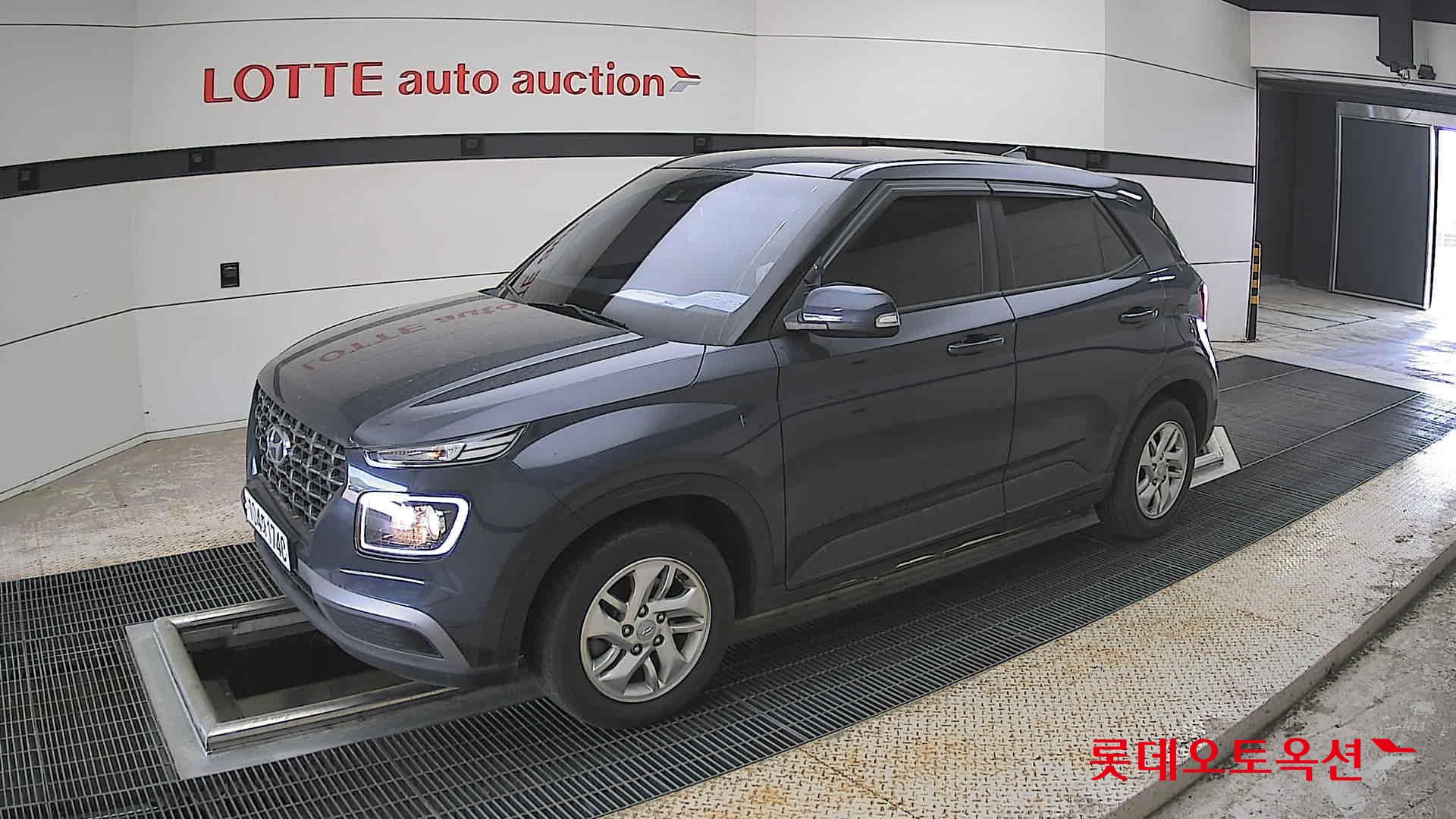 Hyundai Venue - 11